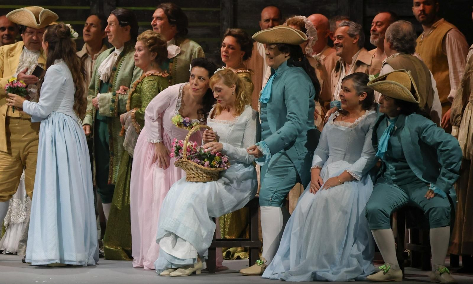 La versión de 'Manon Lescaut' que cierra la temporada lírica del Teatro Cervantes, en fotos