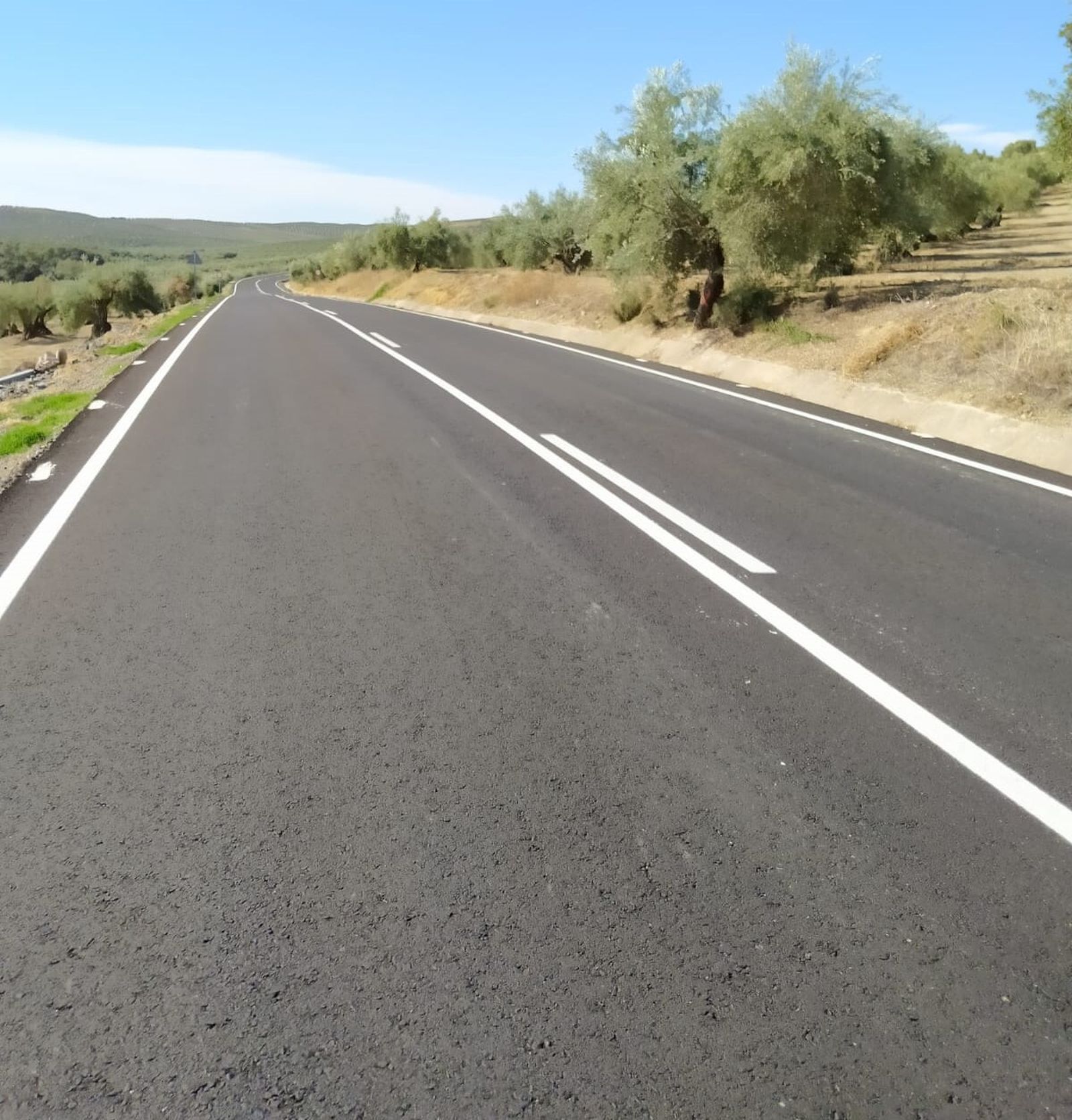Estado en que ha quedado la carretera de Bujalance a Villa del Río.