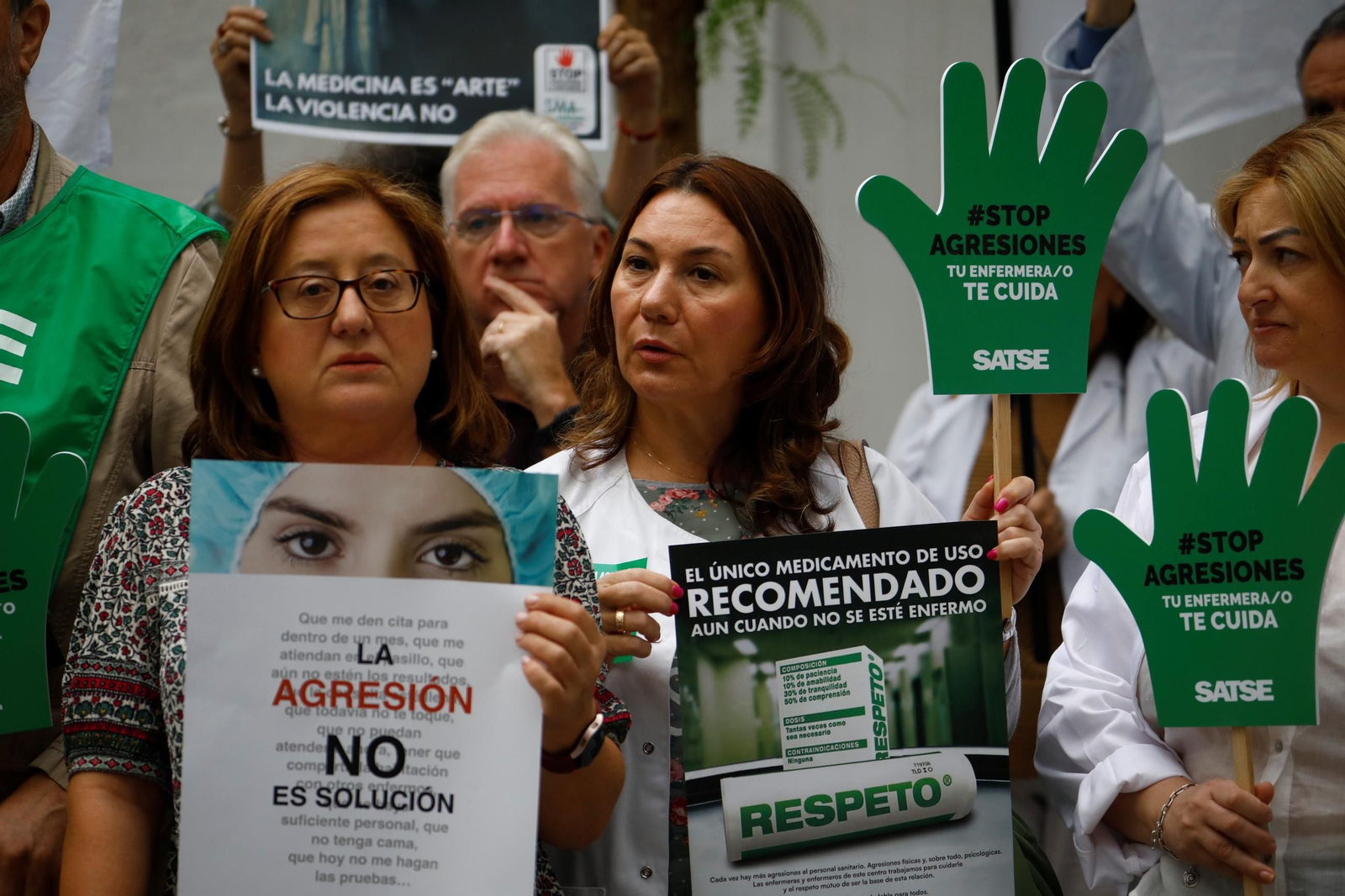 La concentración contra las agresiones al personal sanitario en el centro de salud Lucano