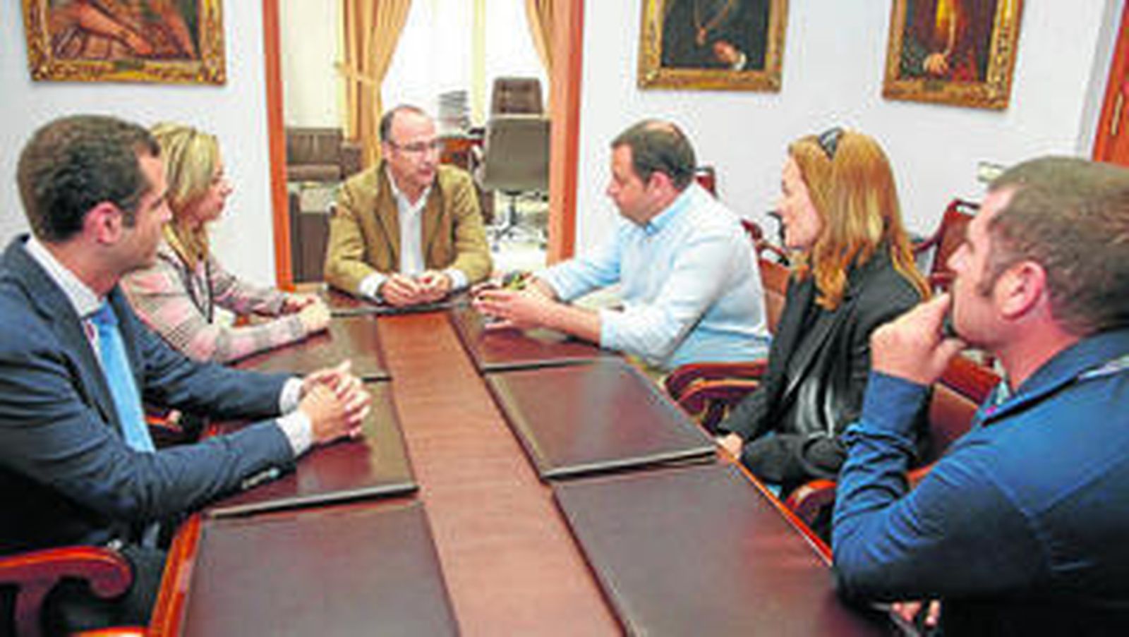 Reunión de la Asociación de Madres y Padres de alumnos del CEIP San Indalecio con el alcalde de Almería.
