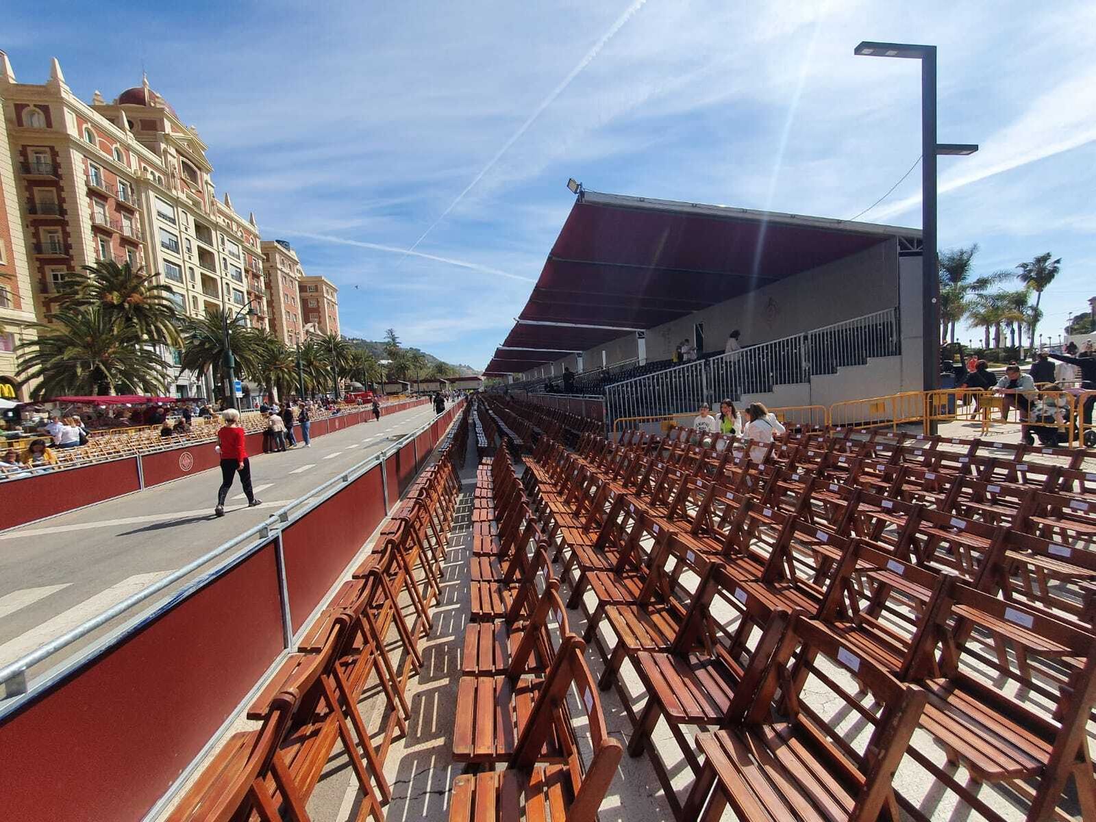 Tribunas en las plaza de la Marina.