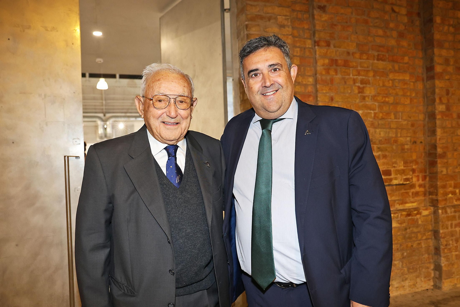 Imágenes de los invitados a la gala de los  37 premios Onubenses del Año