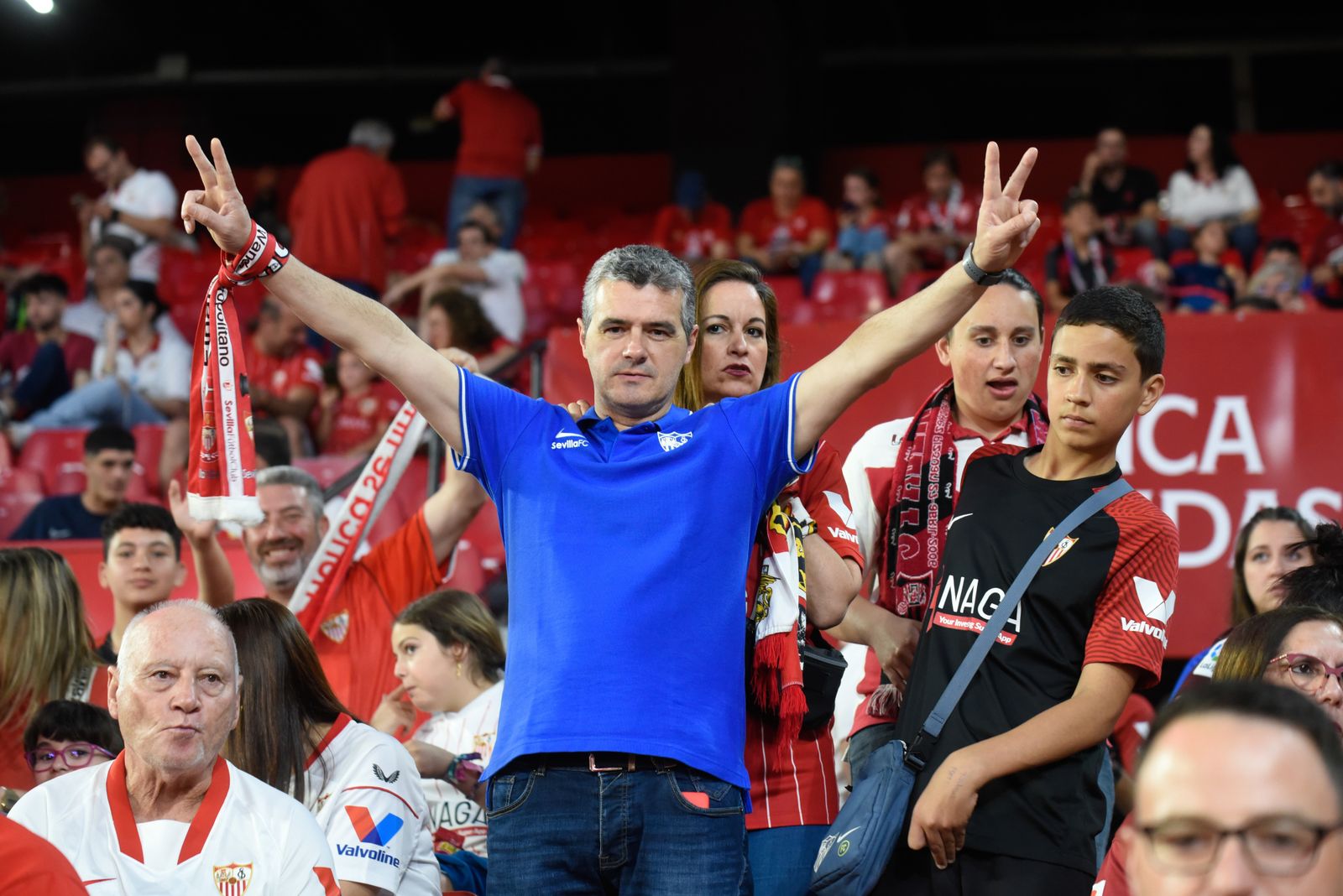 Búscate en la celebración del Sevilla, en el Sánchez-Pizjuán