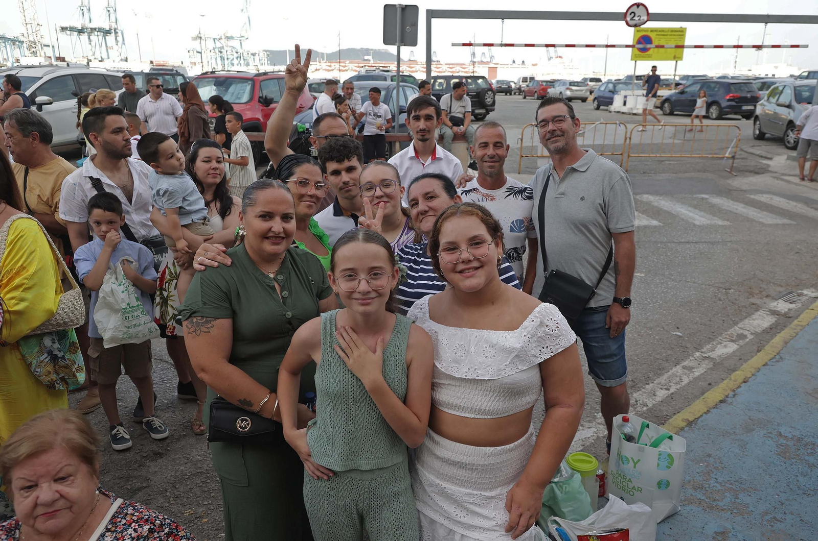 Búscate en las fotos de la cabalgata de la Feria Real de Algeciras 2025