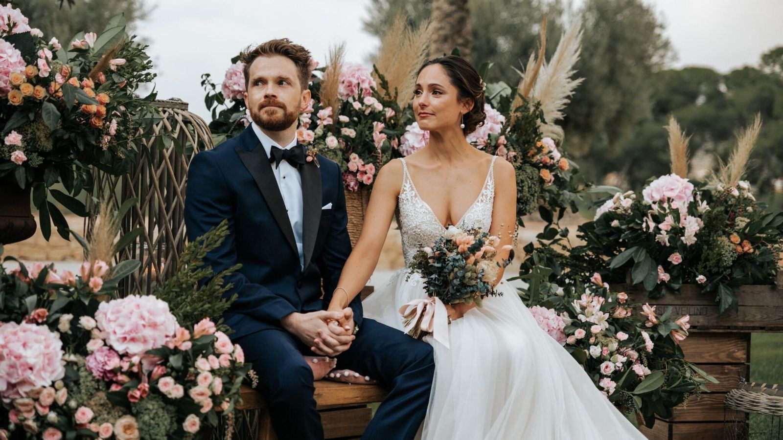 Una pareja durante el enlace matrimonial. Una pareja durante el enlace matrimonial.