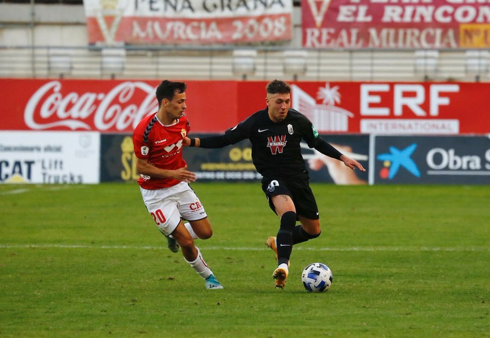 El Recreativo Granada sorprendió al Murcia en La Condomina.