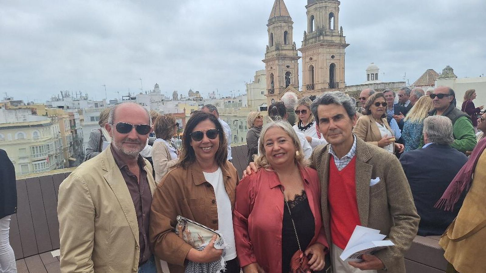 Fernando Ortiz, Pilar Navarro, Inmaculada Macías y Javier Hortelano coincidieron durante el cóctel en la azotea del edificio.