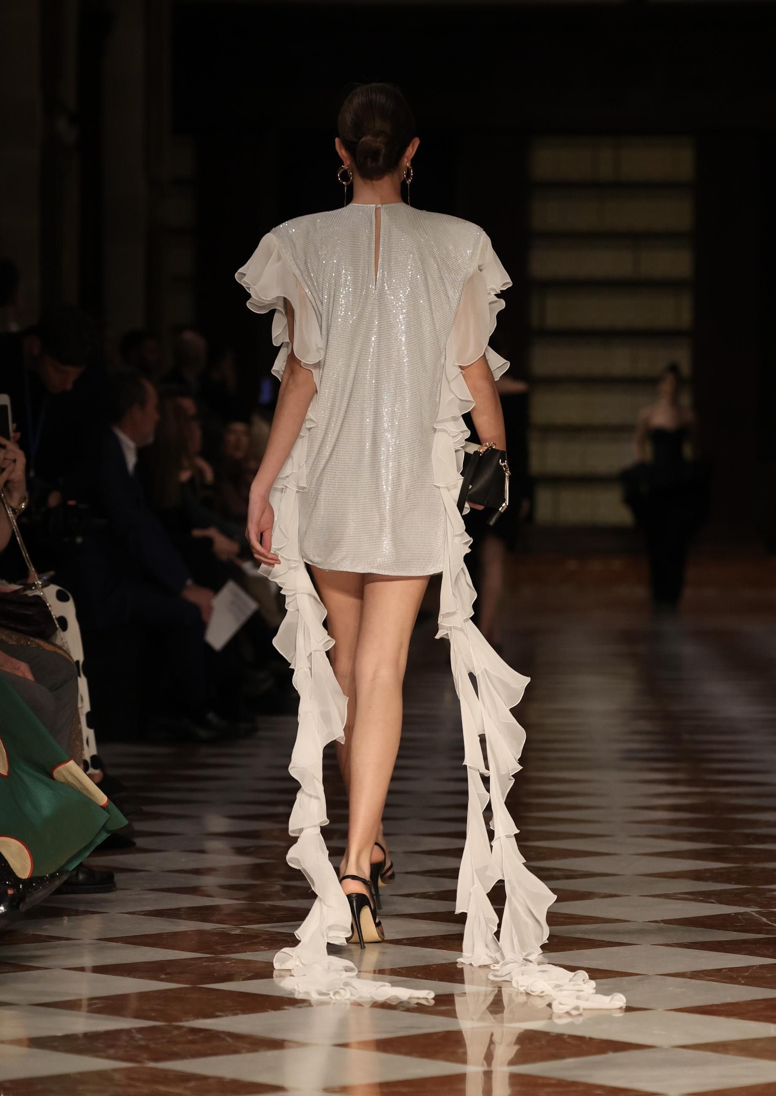 Desfile de Juana Martín en el Archivo de Indias de Sevilla