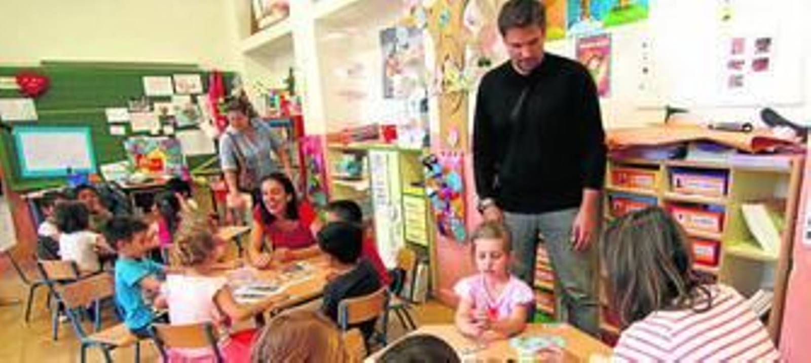 Padres participan en una de las clases de Infantil del CEIP José Hurtado.