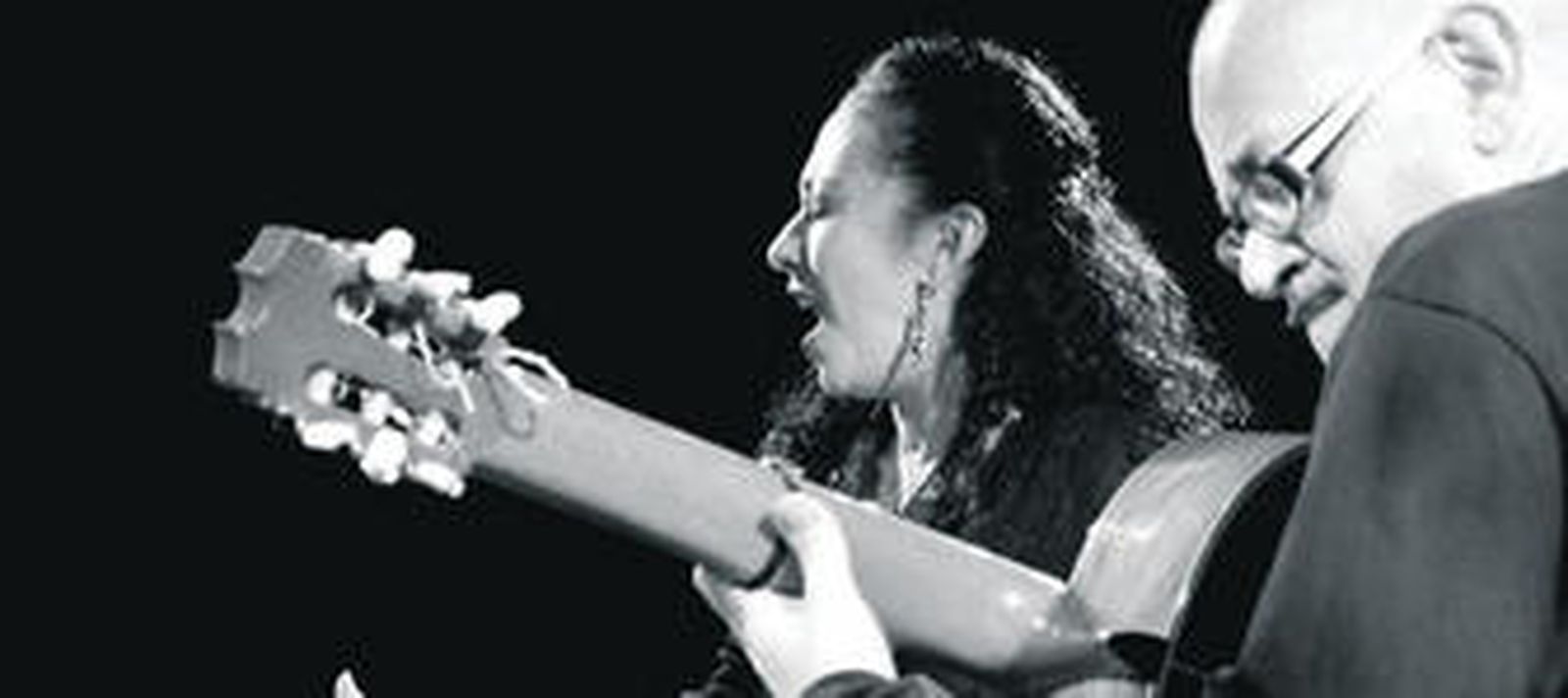 El guitarrista José Luis Montón y la cantaora malagueña Eva Durán.