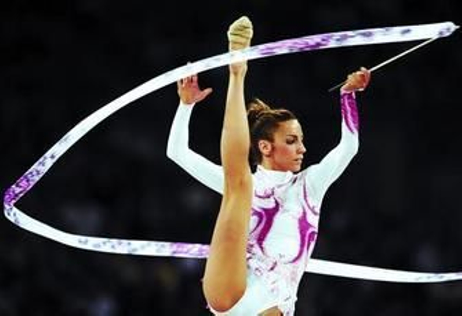 Almudena Cid, durante su último ejercicio con la cinta.