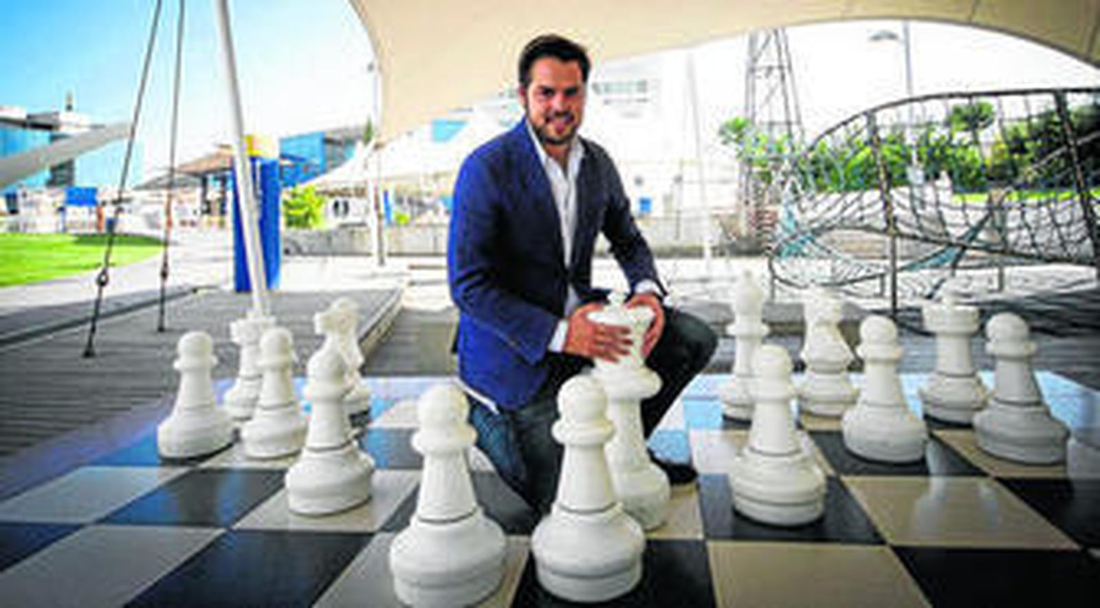 El secretario de comunicación de Ciudadanos, Fernando de Páramo, en el ajedrez del Parque de las Ciencias.