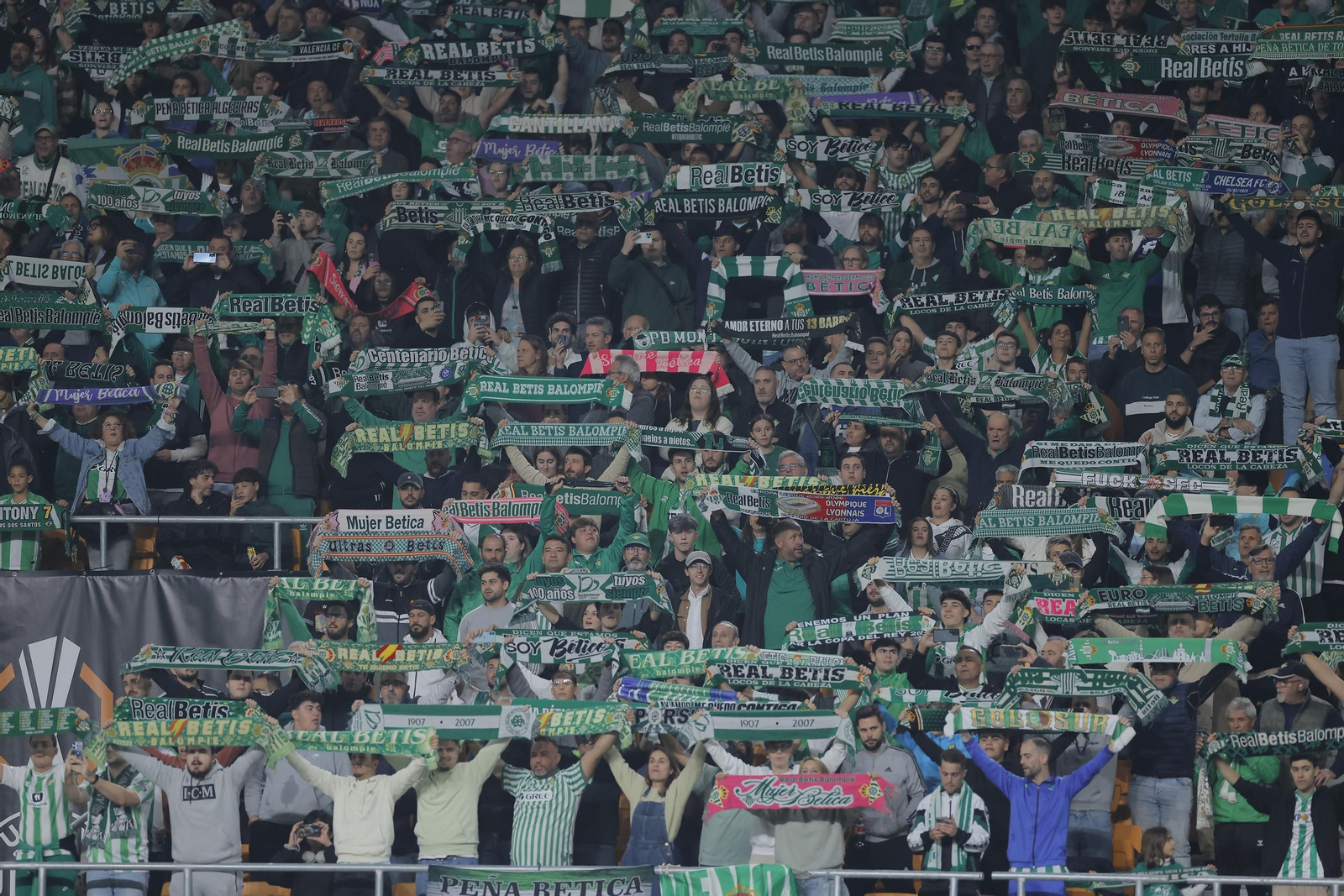 Búscate en las fotos del Betis - Olympique Lyonnais