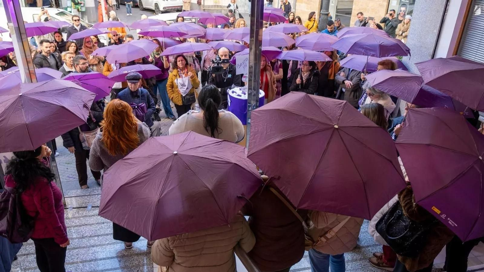 Lectura del manifiesto por el 25N el pasado mes en la plaza del Palillero.