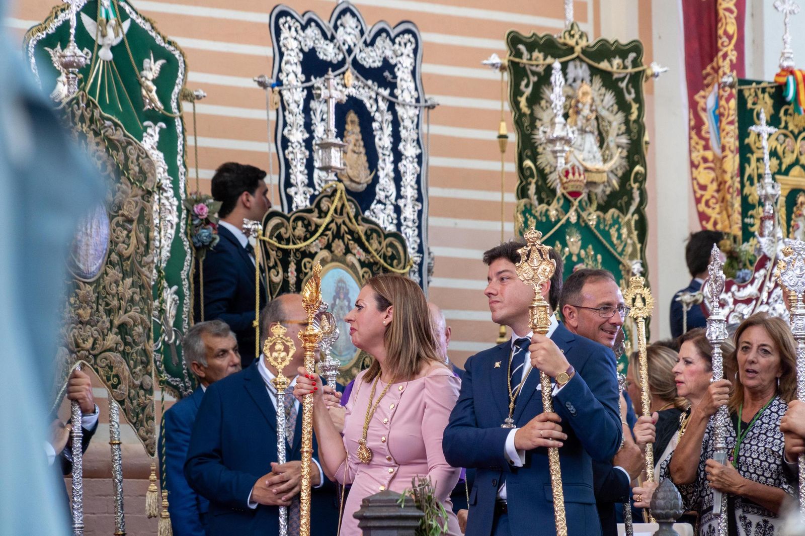 Imágenes del Rosario Jubilar rociero celebrado por las 25 hermandades filiales de la Matriz de Almonte en La Merced