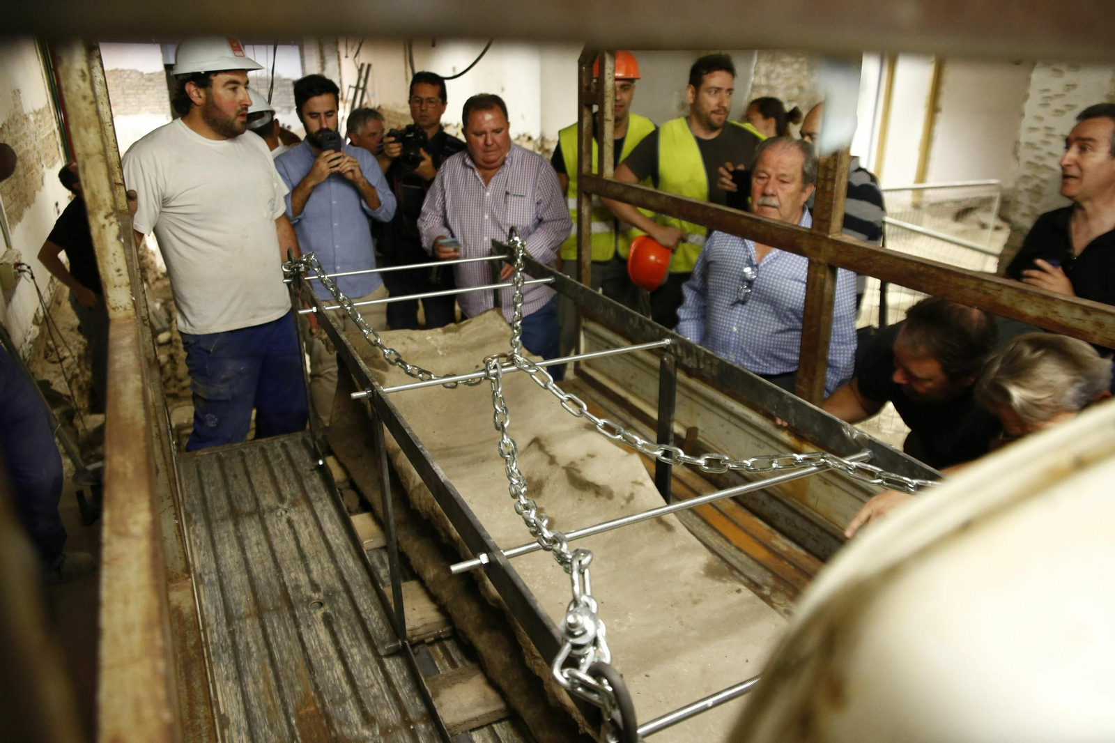 El sarcófago no contiene momia y a partir de mañana se excavará su interior