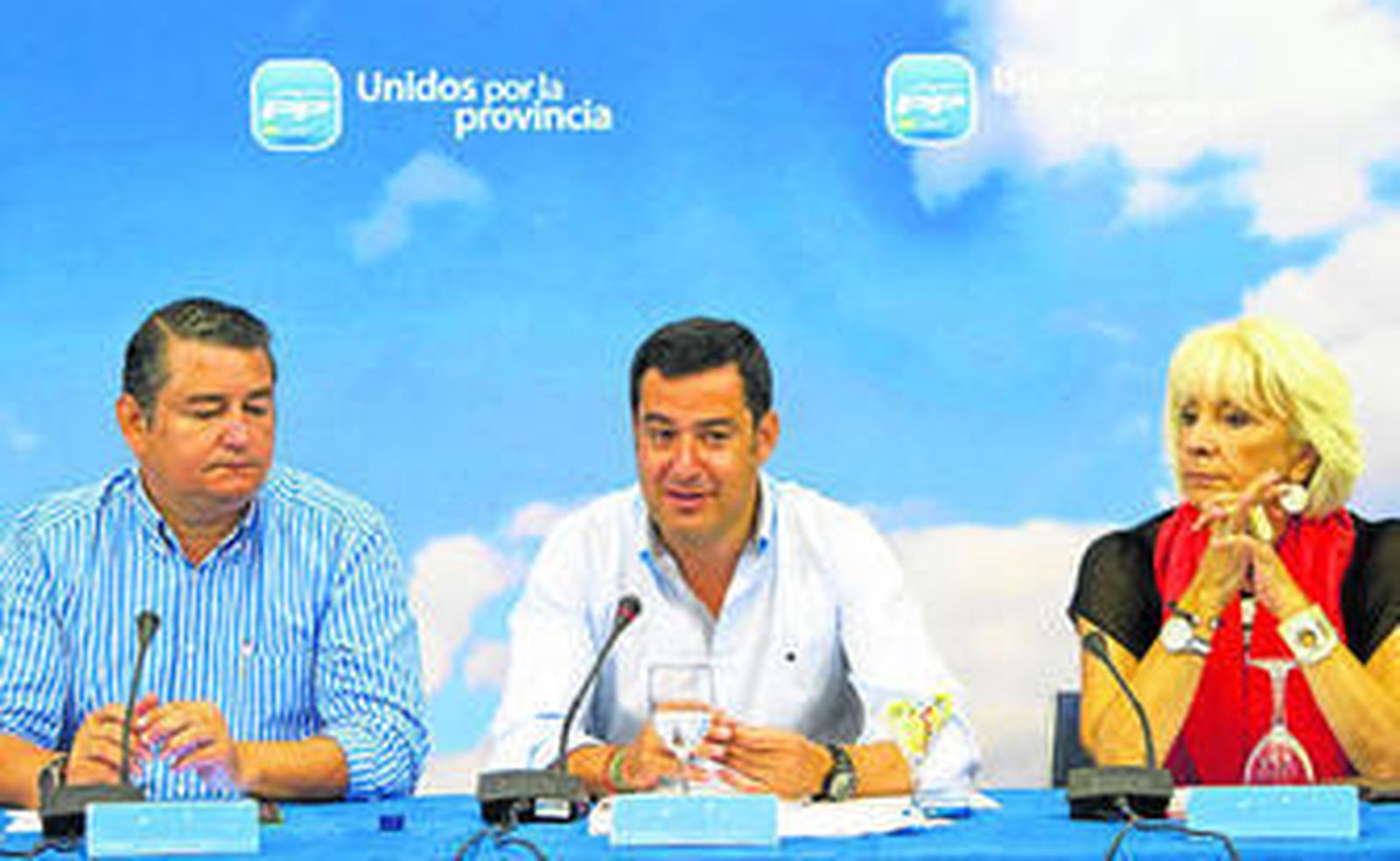 Sanz, Moreno y Teófila Martínez en una reunión del PP de Cádiz.