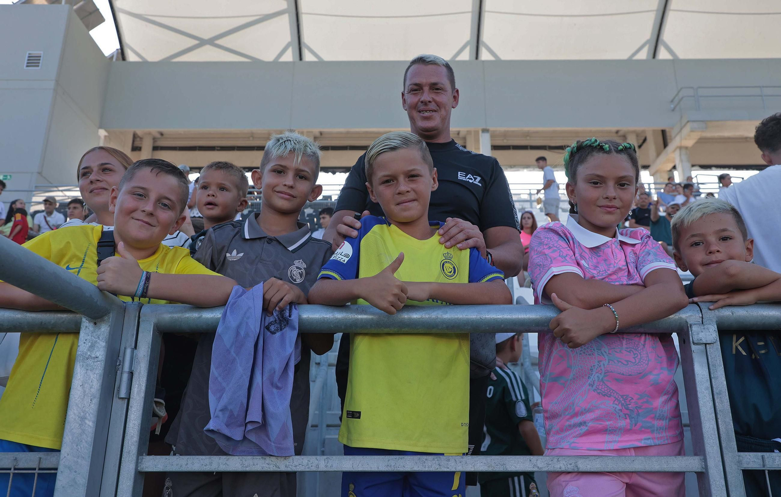 Búscate durante el Granada - Al Nassr en el Ciudad de La Línea