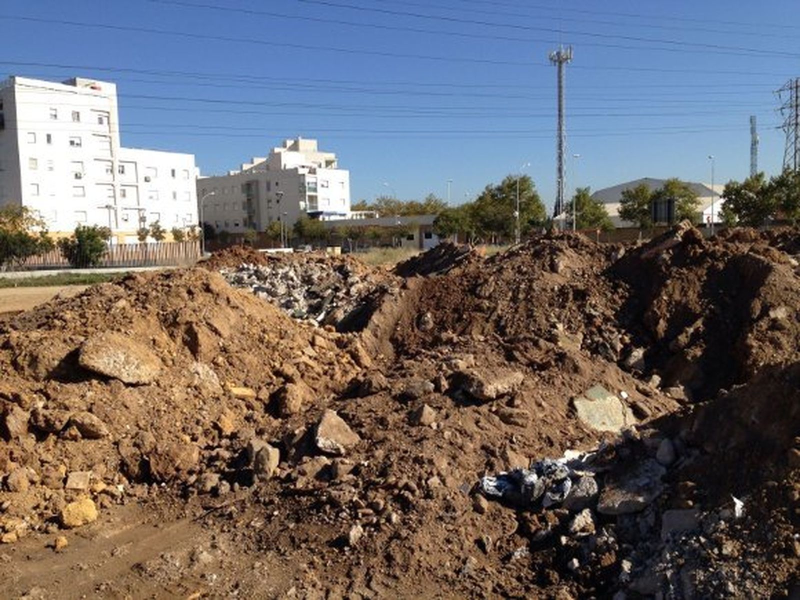 El PSOE advierte de que las naves de Renfe se usan "como estercolero"