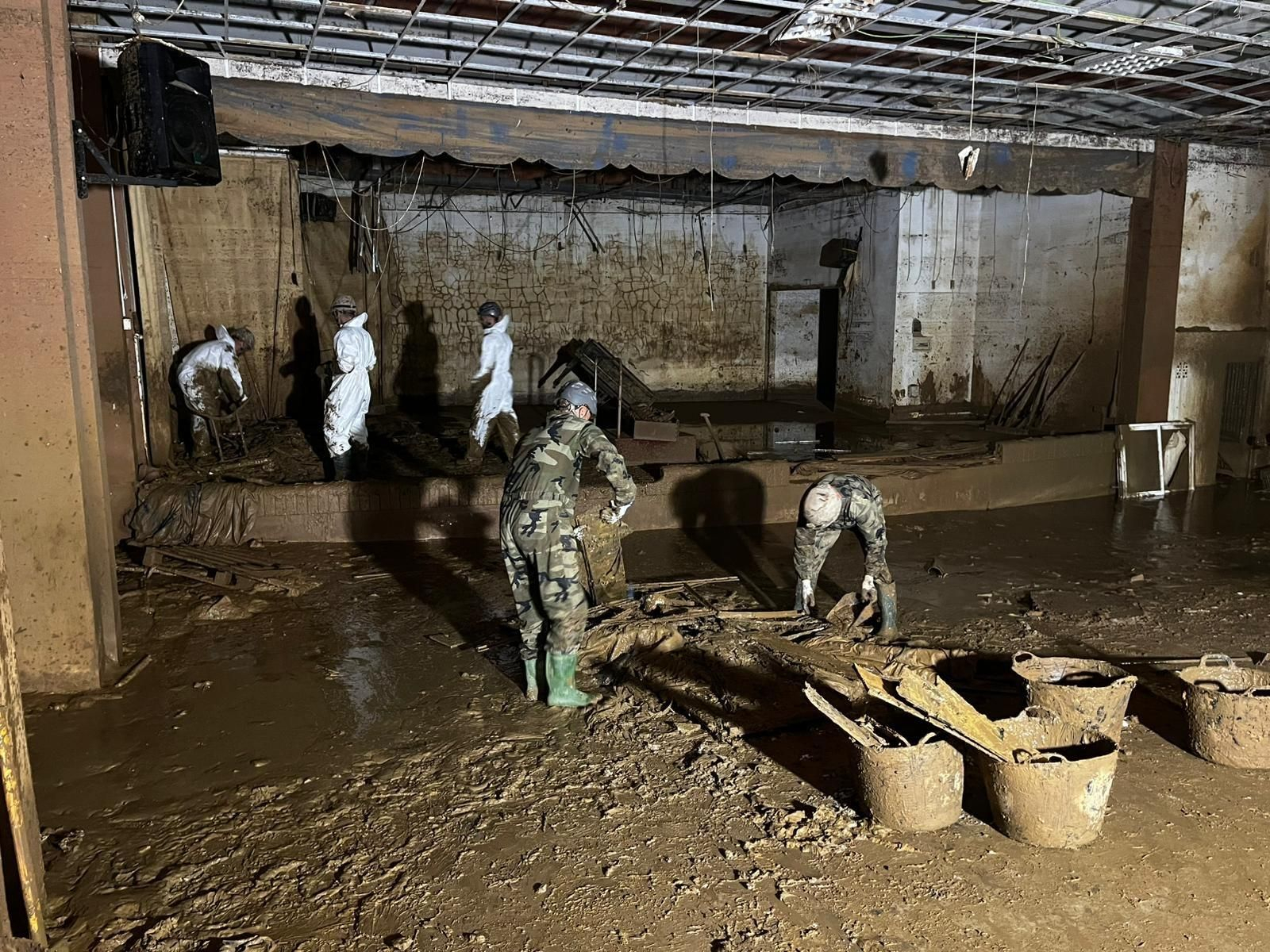 El trabajo incansable de los militares gaditanos en Valencia