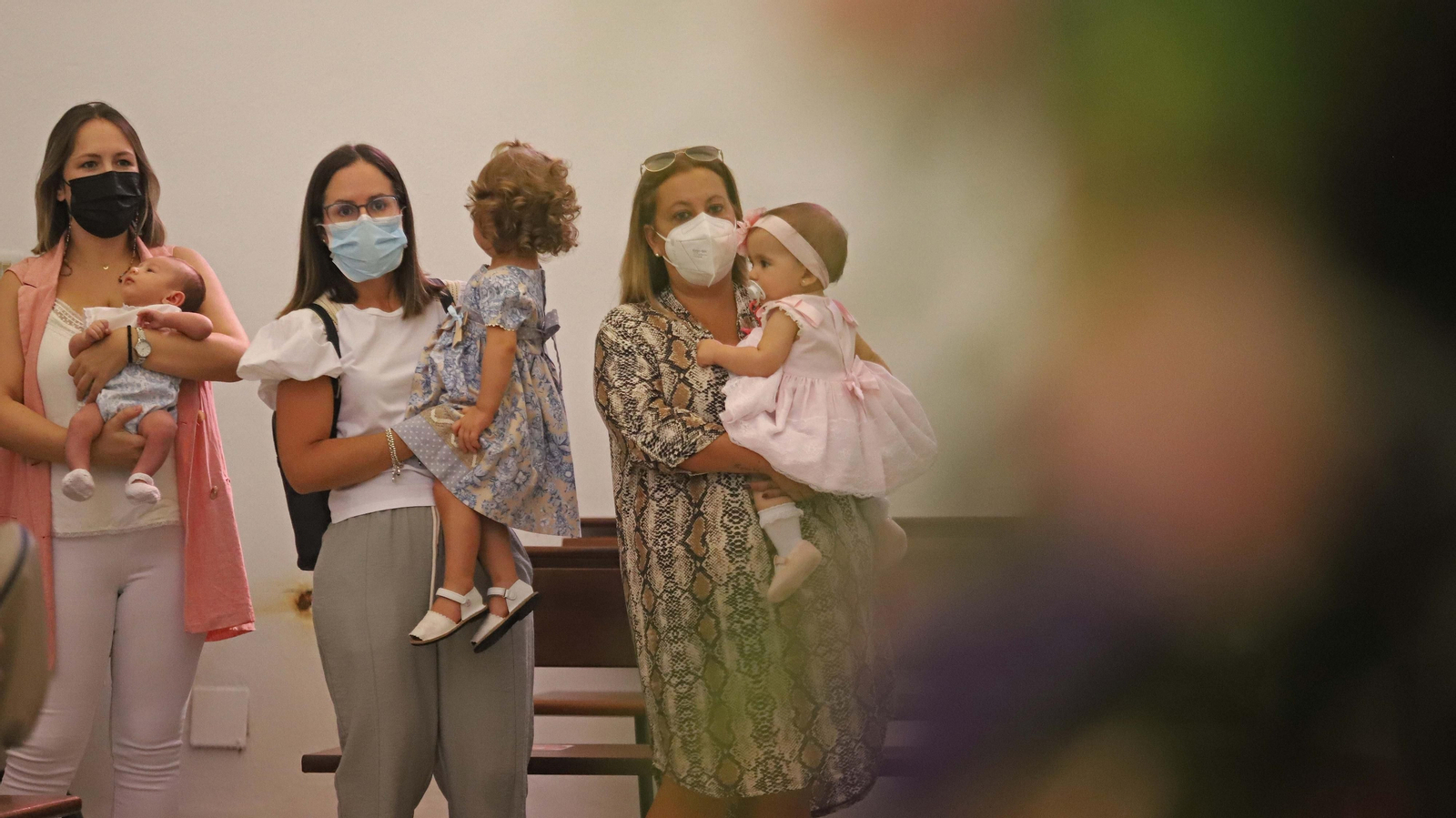 Fotos de la presentación de niños a la Virgen del Rosario en Los Barrios