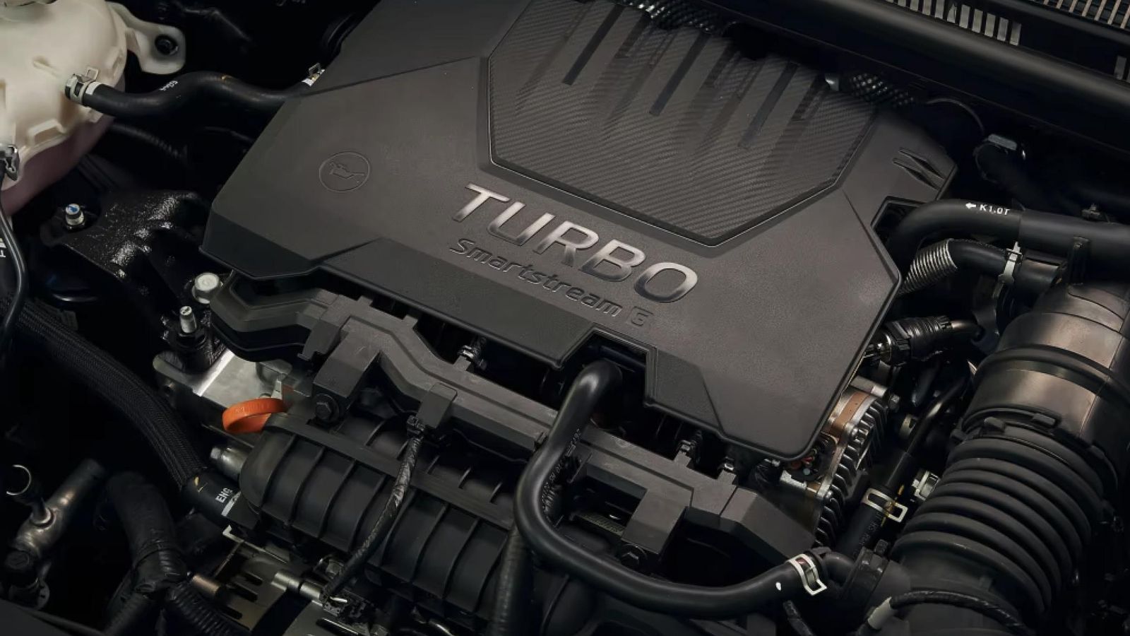 La gama de motores gravita en torno al 1.0 tricilíndrico de inyección directa y sobrealimentado con turbo de 100 o 120 CV. La gama de motores gravita en torno al 1.0 tricilíndrico de inyección directa y sobrealimentado con turbo de 100 o 120 CV.
