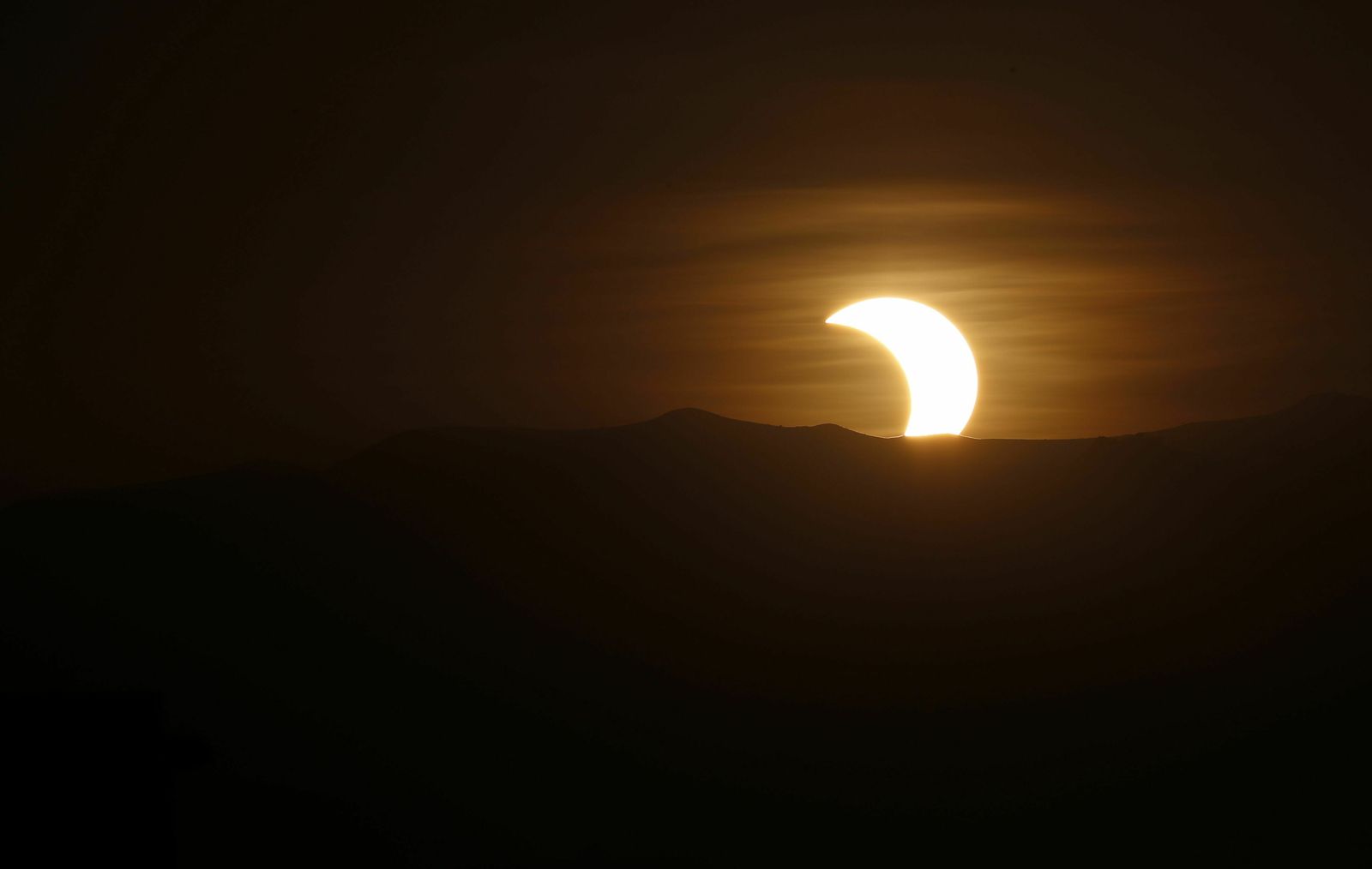 Las imágenes del último eclipse solar de la década