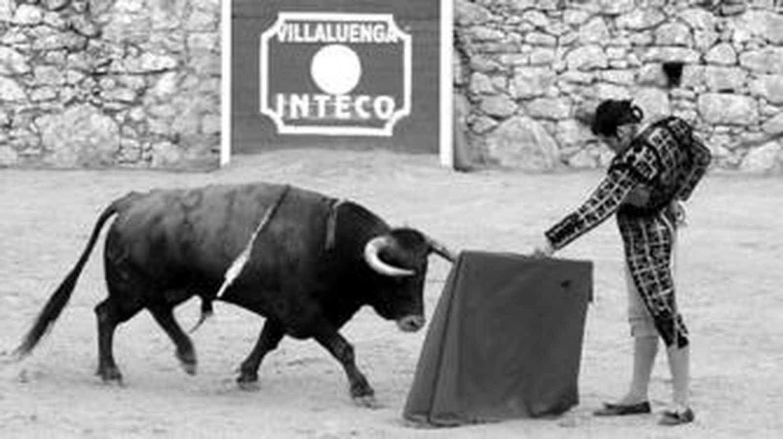 Morante de la Puebla, en el inicio de un natural.