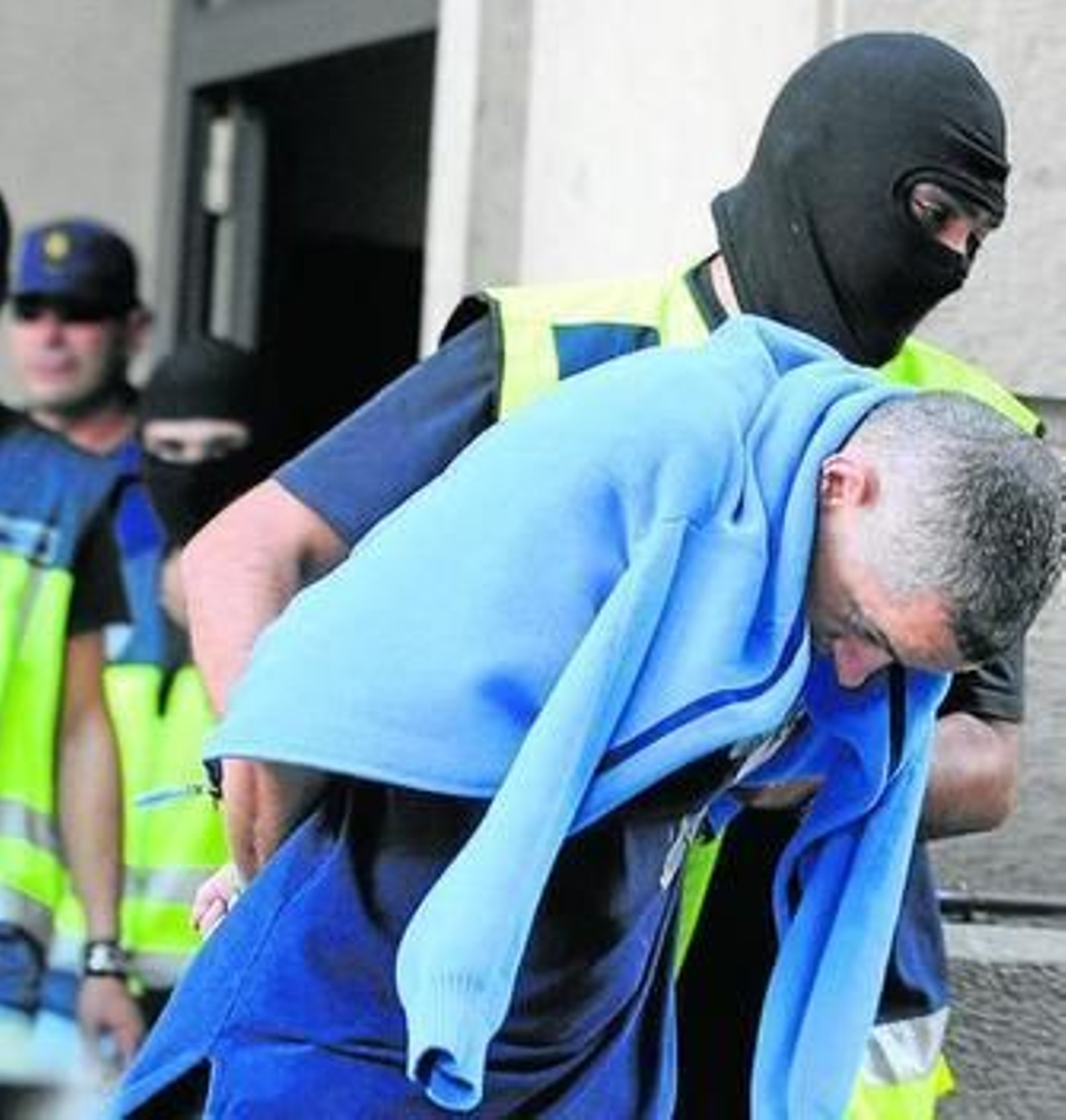 El ex agente detenido por el robo de la droga, en los juzgados.