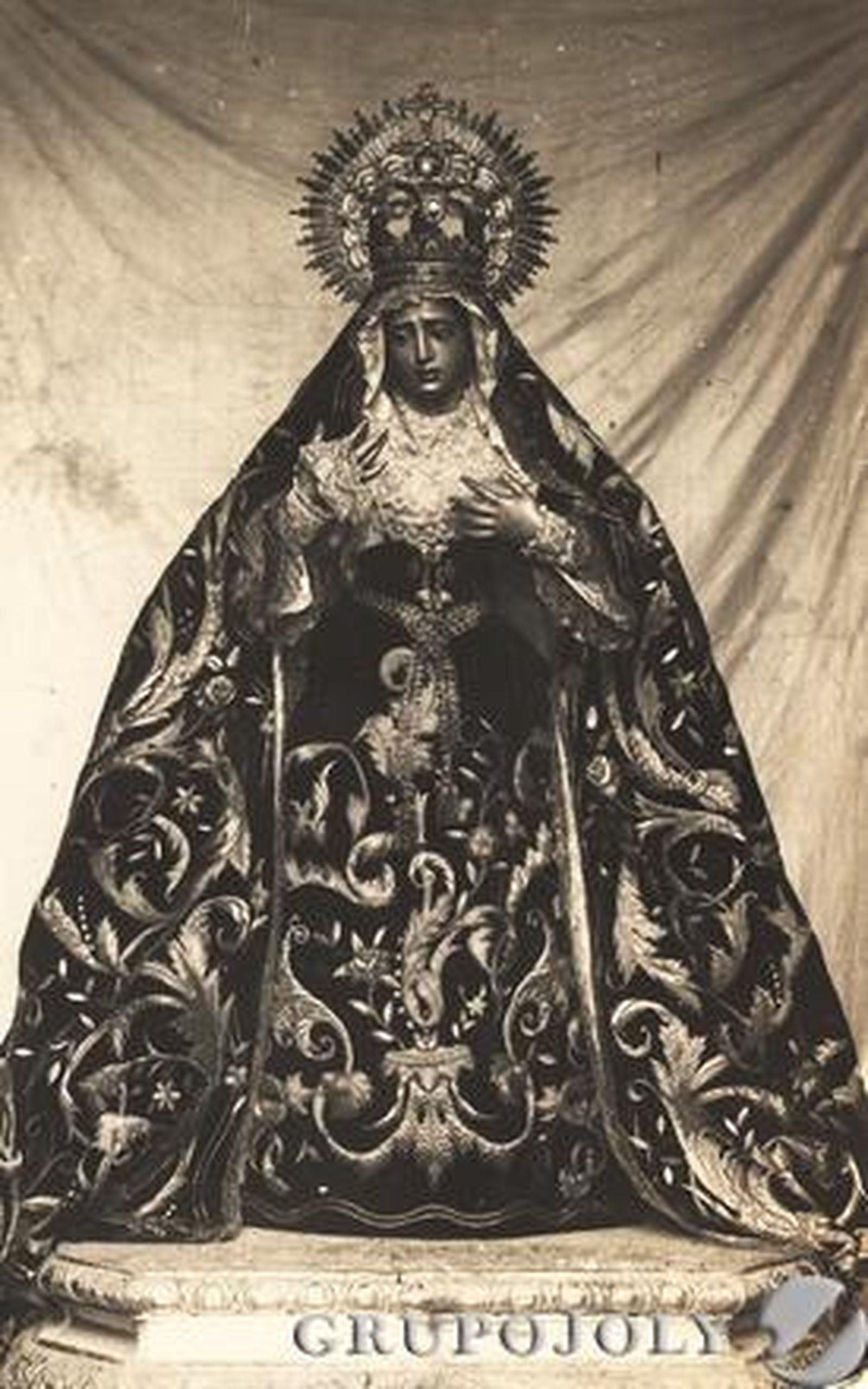 María Santísima de la Amargura con el manto bordado por Joaquín Díaz en 1890.