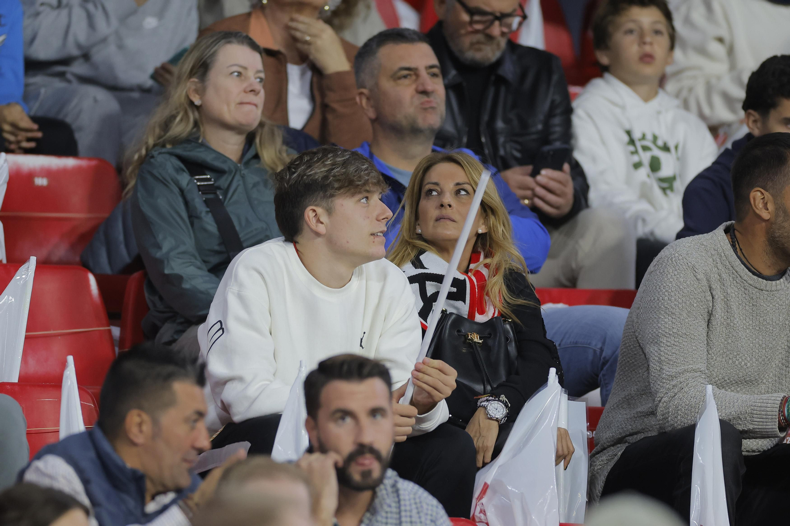 Búscate en las fotos del Sevilla-Arsenal