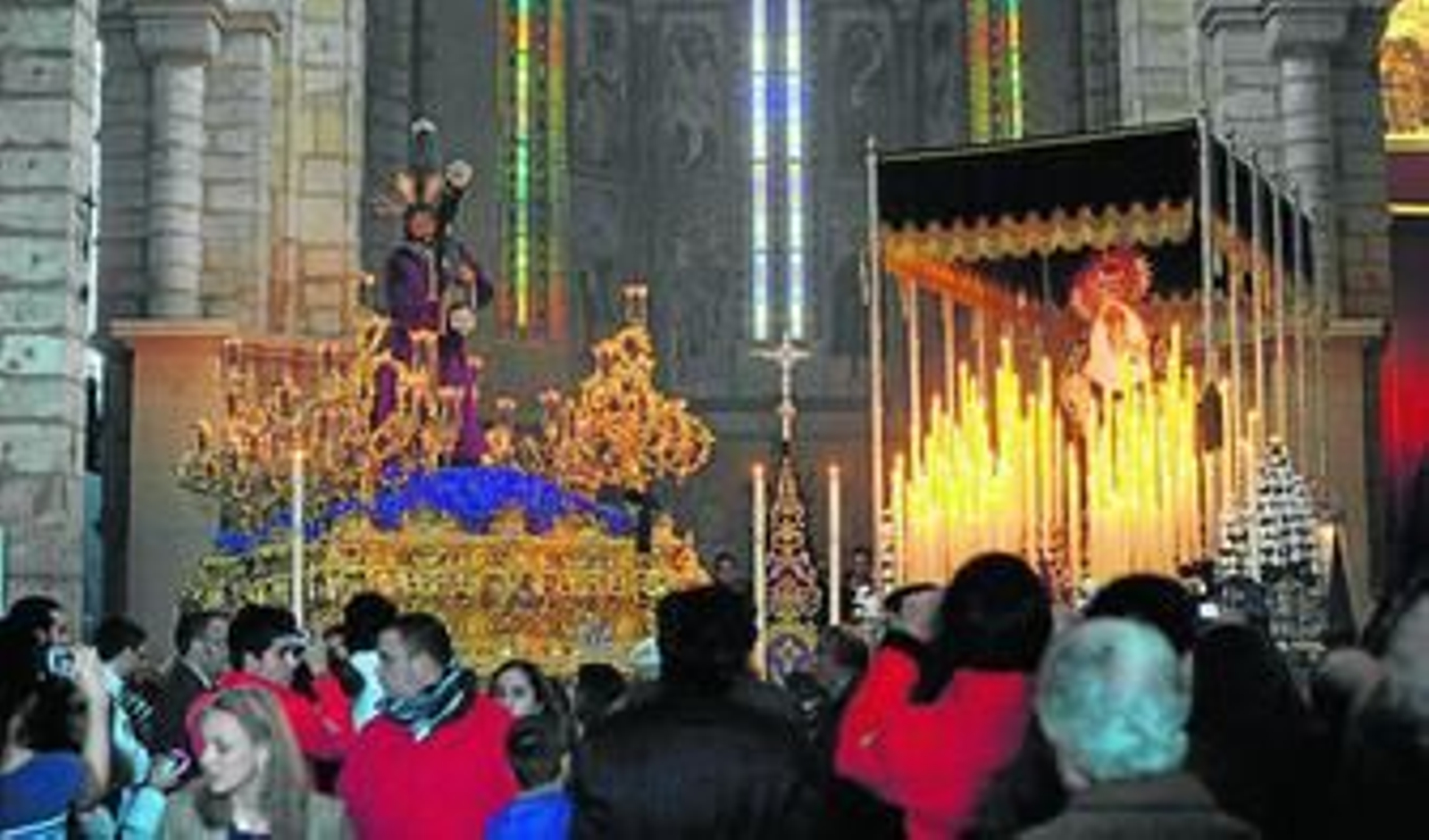 Nuestro Padre Jesús del Calvario y Nuestra Señora del Mayor, ayer en el interior de San Lorenzo.