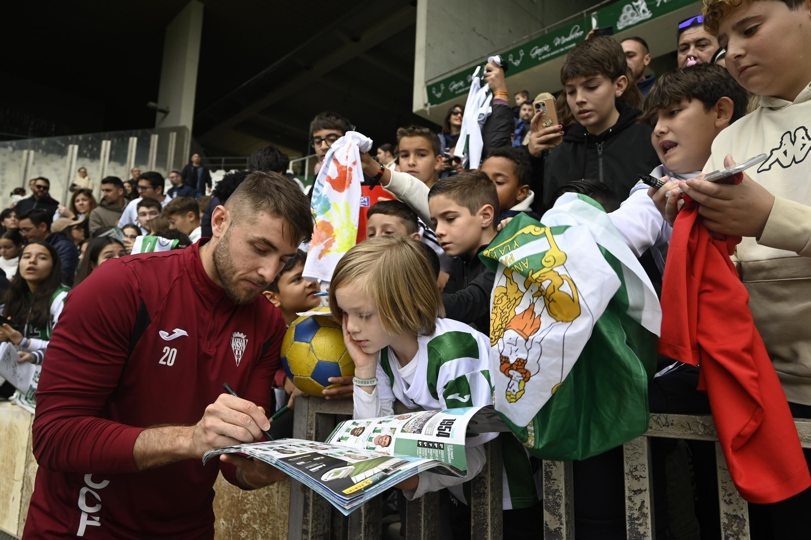 El Córdoba CF se deja querer por su afición en el Día de Andalucía