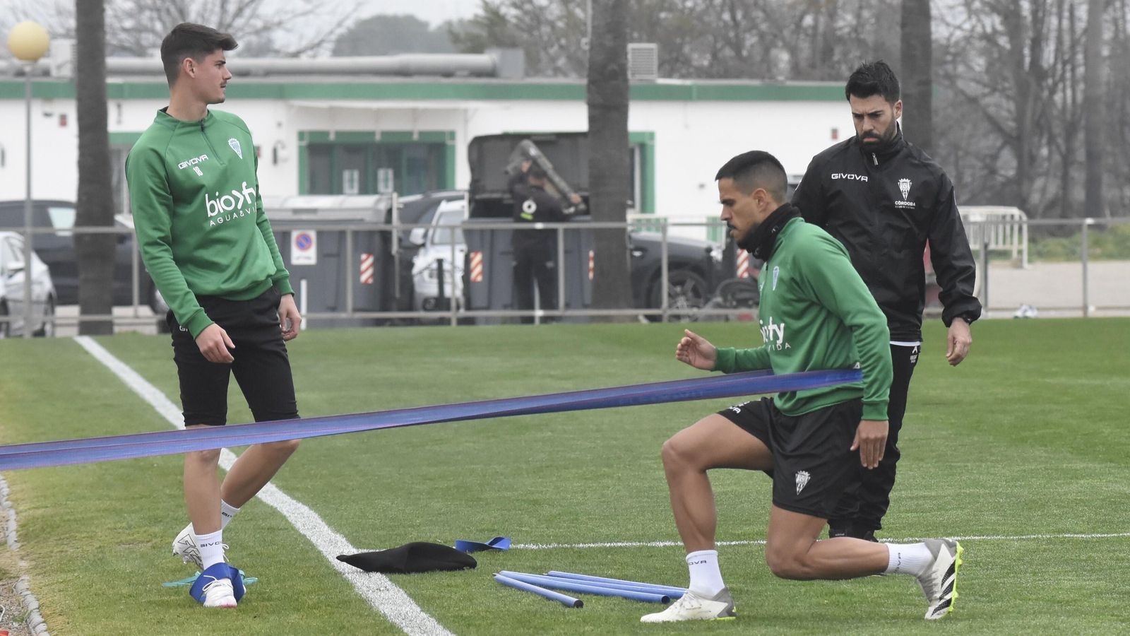 Recio y Carlos García se ejercitan al margen del grupo en el Córdoba CF.