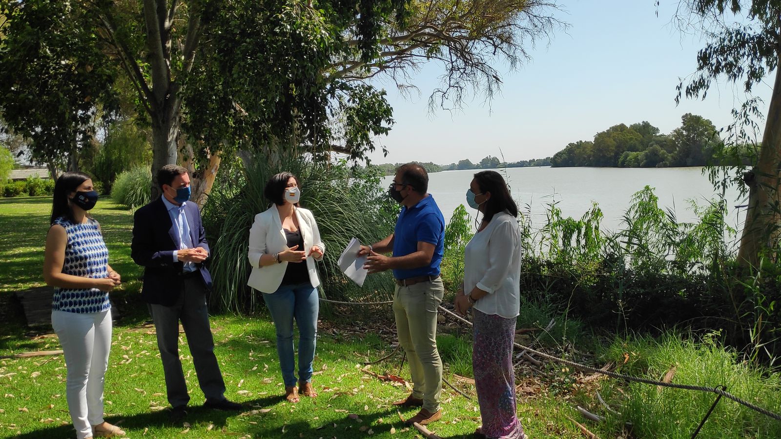 La presidenta del PP de Sevilla, Virginia Pérez, en Coria del Río.