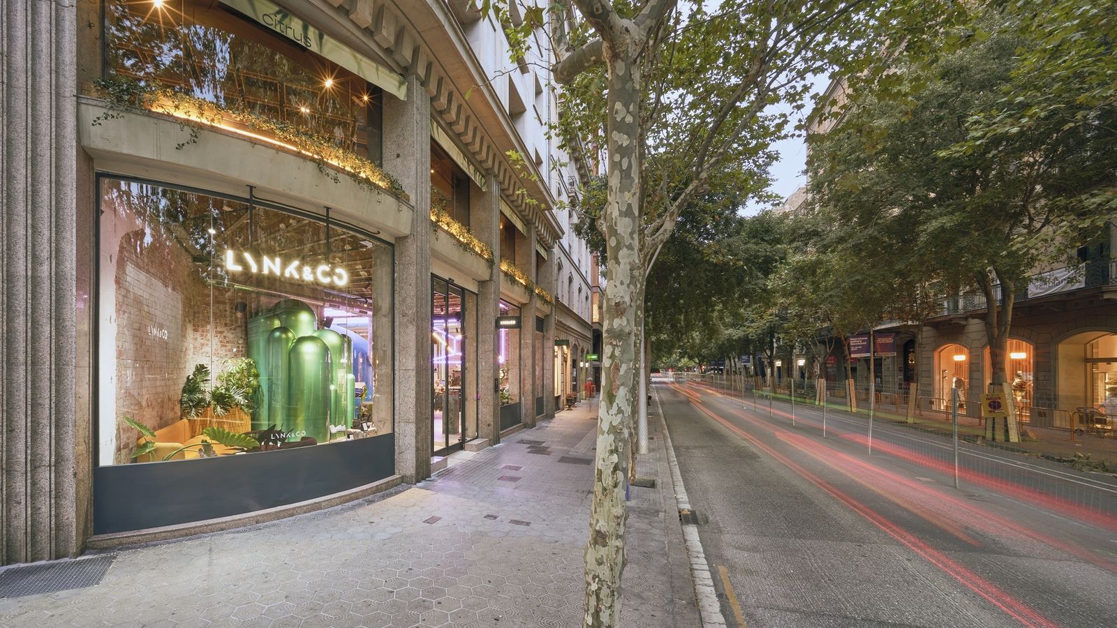 El primer club de Lynk & Co está en pleno barrio barcelonés de L´Eixample, en el centro de la ciudad.