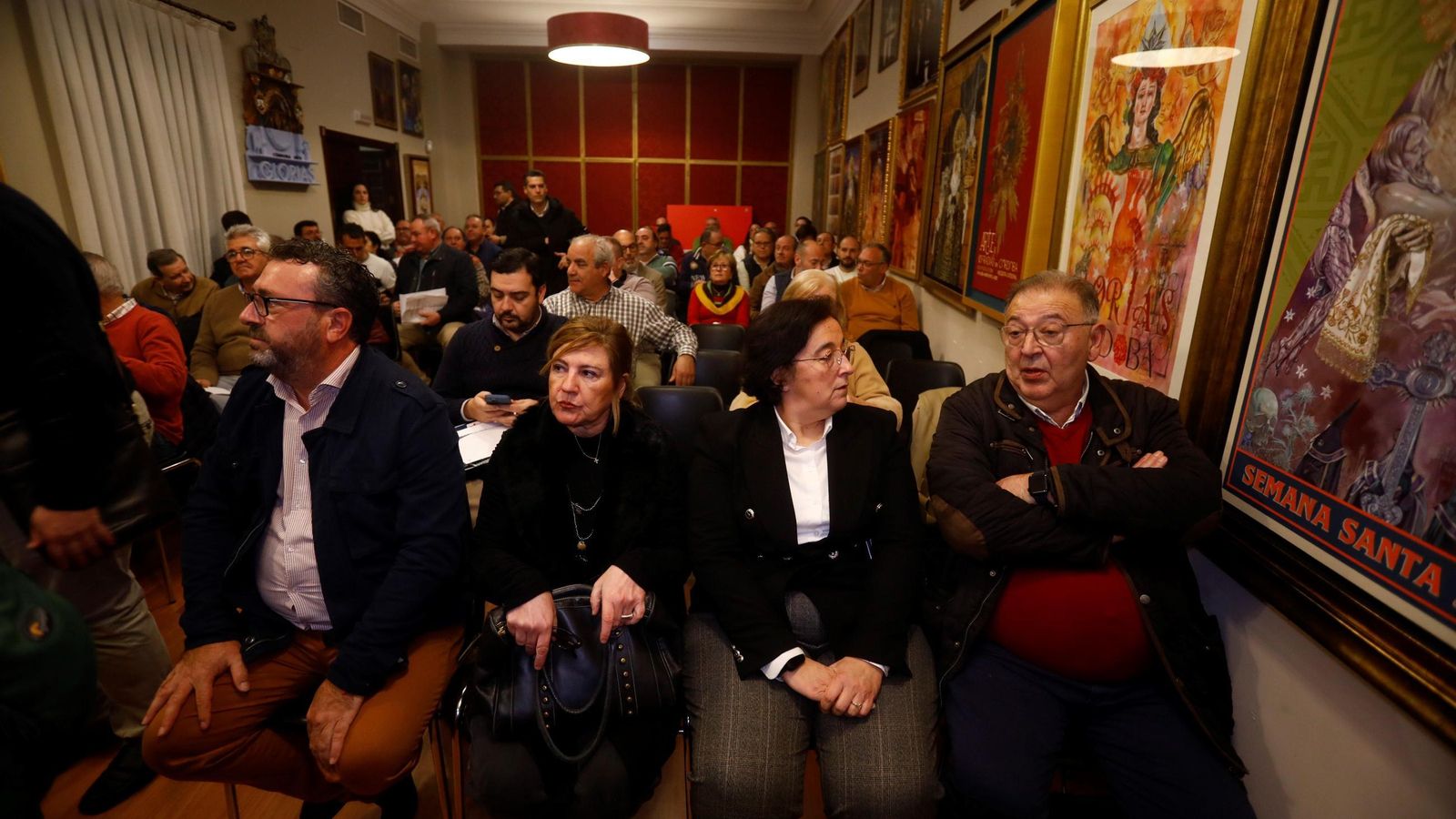Los hermanos mayores, en la asamblea.