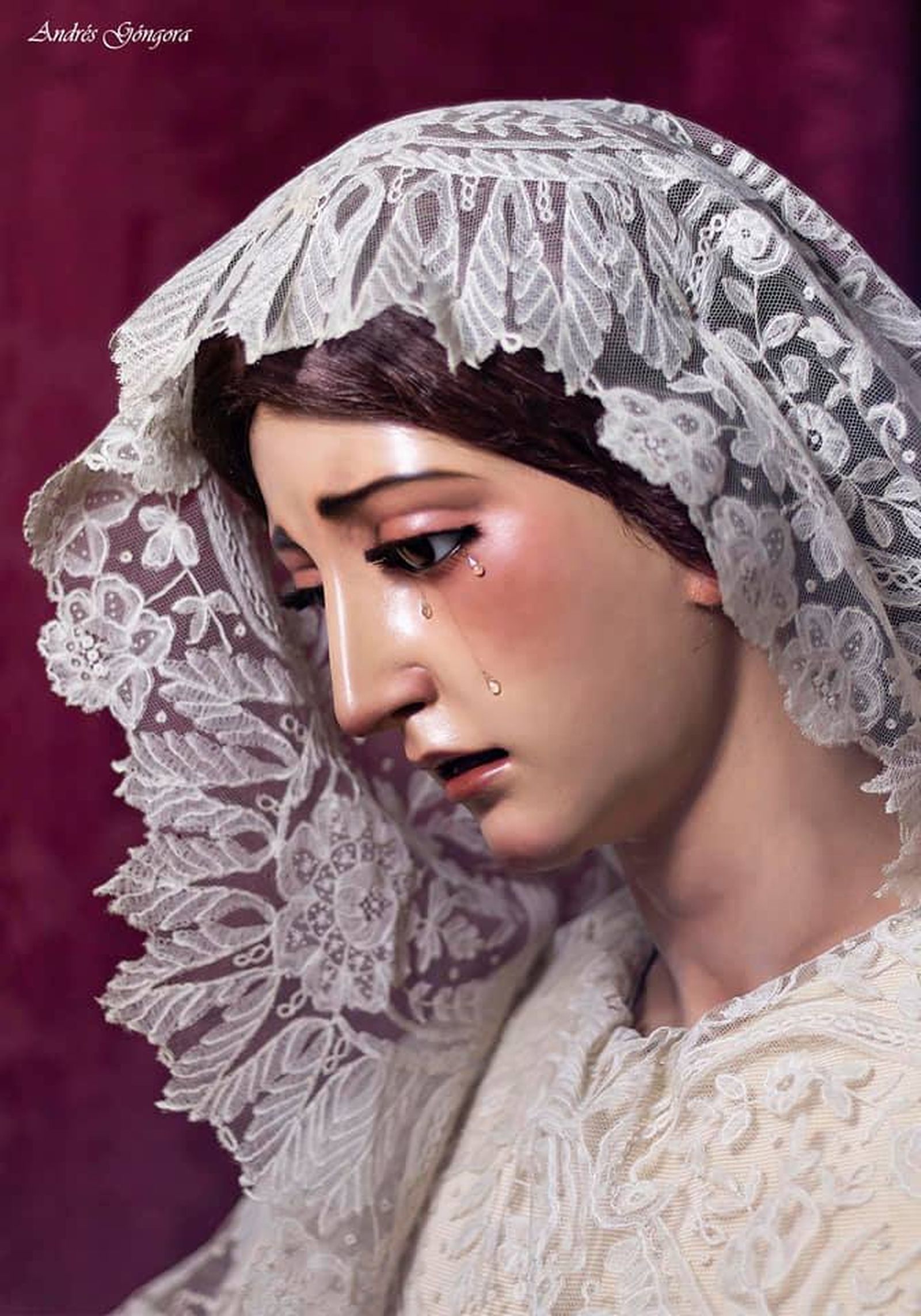 La Virgen del Rosario de la Milagrosa luce el pelo de Marifé de Triana