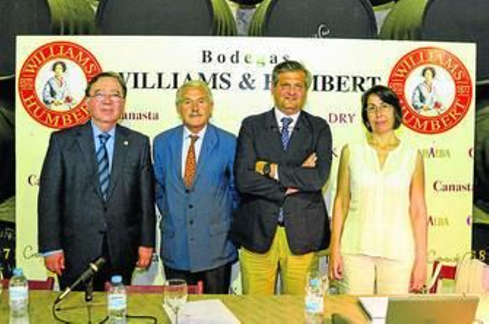 La doctora Marta Soler, el jueves en Williams junto a Jesús Medina, Francisco Cáliz y Joaquín Ortiz Tardío.