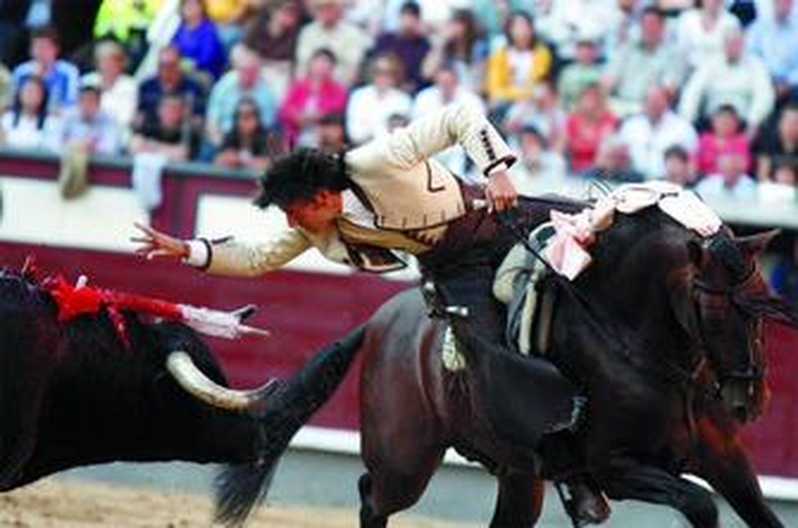 Diego Ventura, en uno de los pasajes de la lidia a su primer toro.