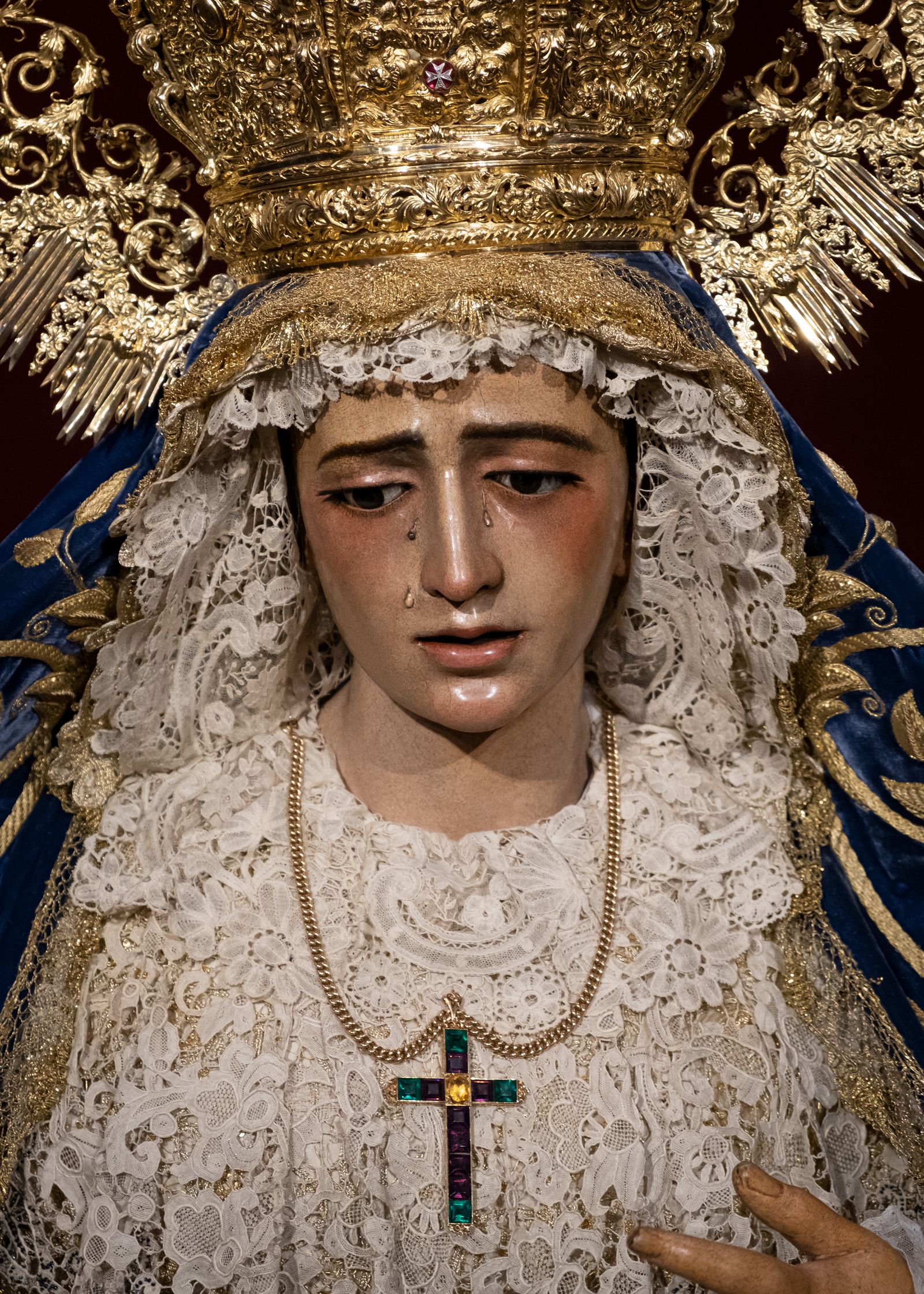 La Virgen de la Amargura en besamanos