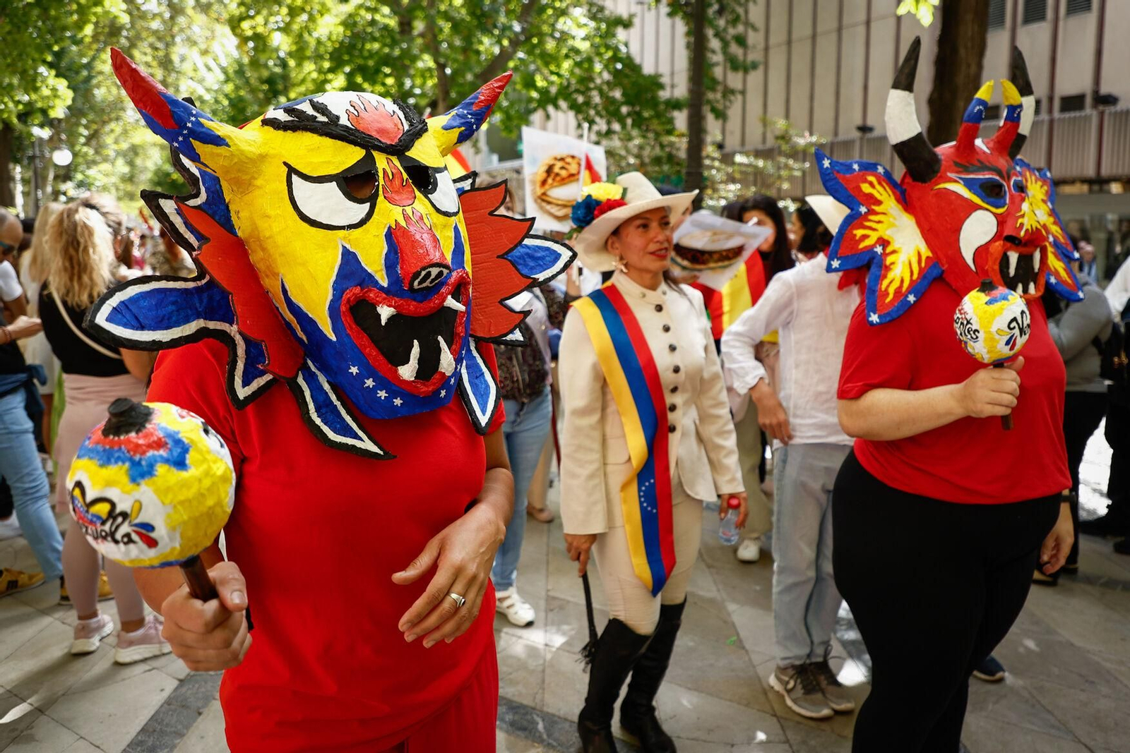 Fotos: así ha sido el desfile por el Día de la Hispanidad en Granada