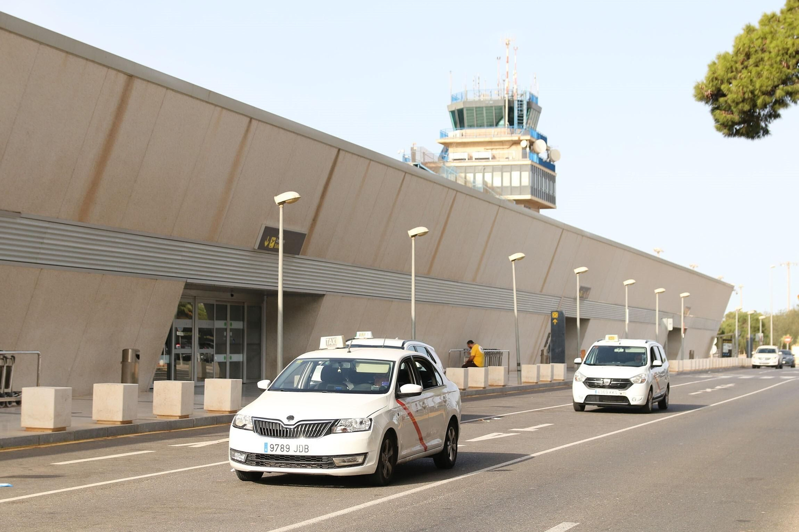 Taxis en la zona de llegadas del aeropuerto de Almería