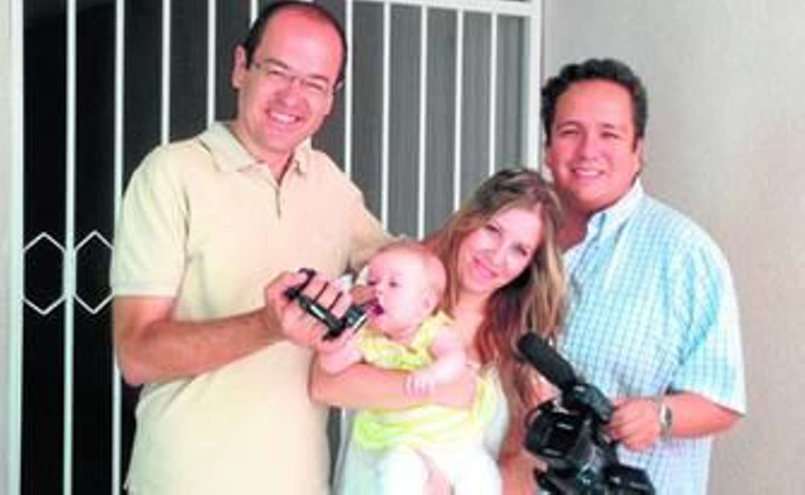 El principal acierto de 'Cosquillas TV' es que la mayor parte de sus componentes tienen hijos.