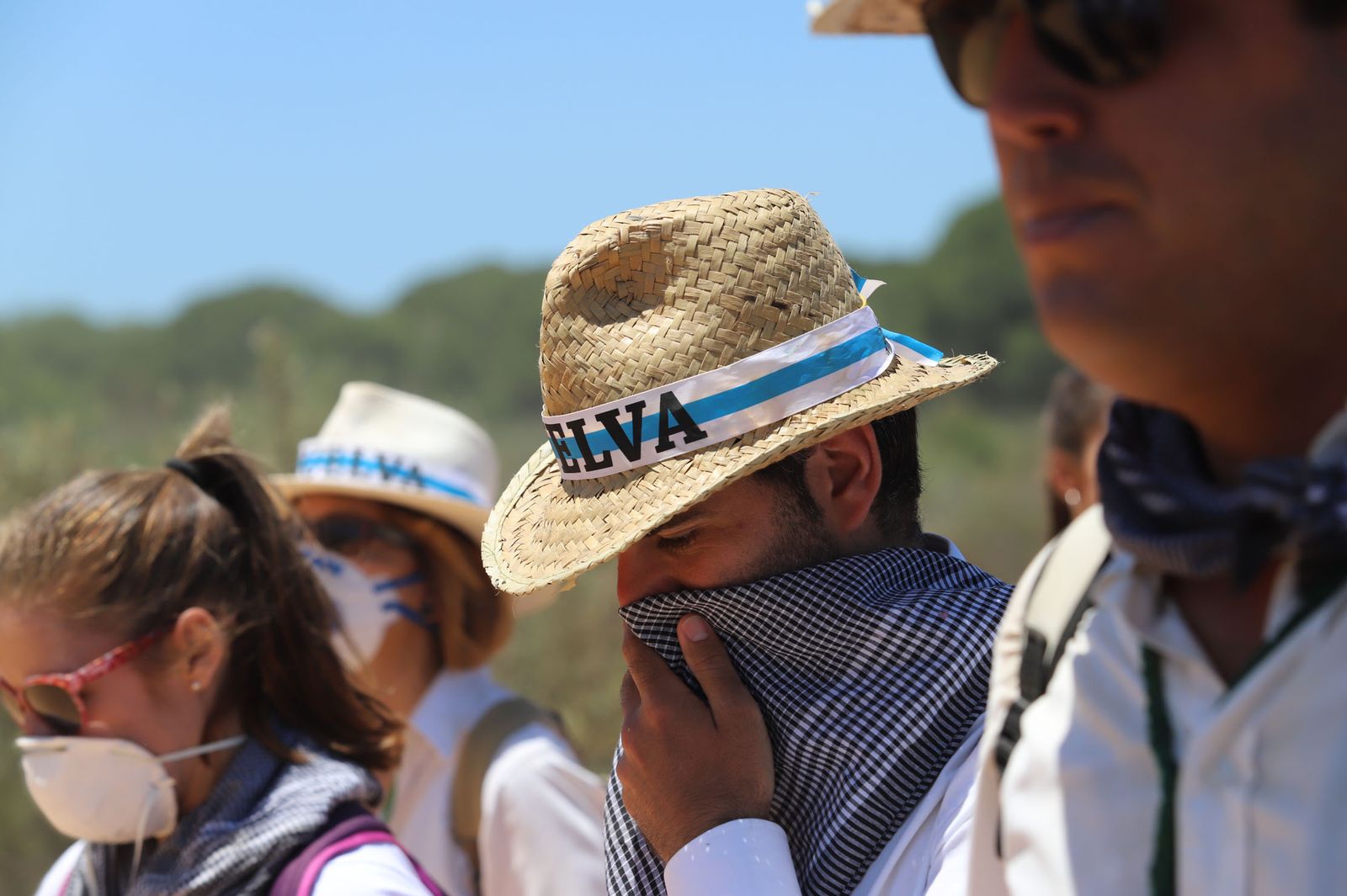 Imágenes de la Hermandad del Rocío de Huelva en el camino