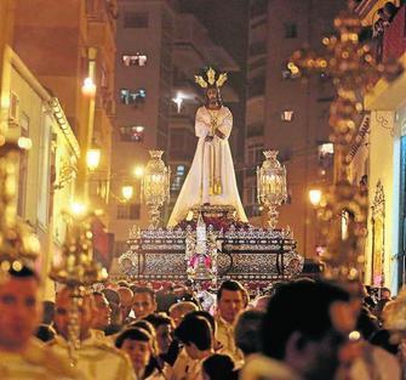 Jesús Cautivo, a su paso por el barrio de la Trinidad en Semana Santa.