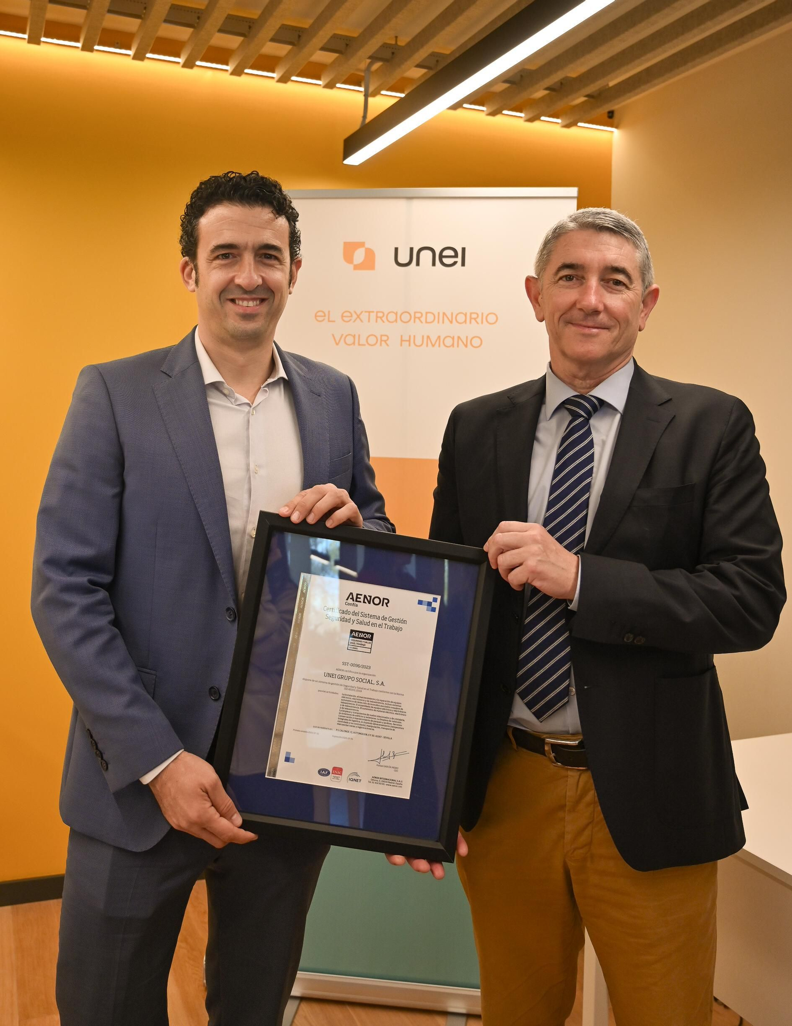 Acto en el que UNEI obtiene la certificación ISO 45001 de Seguridad y Salud en el Trabajo.