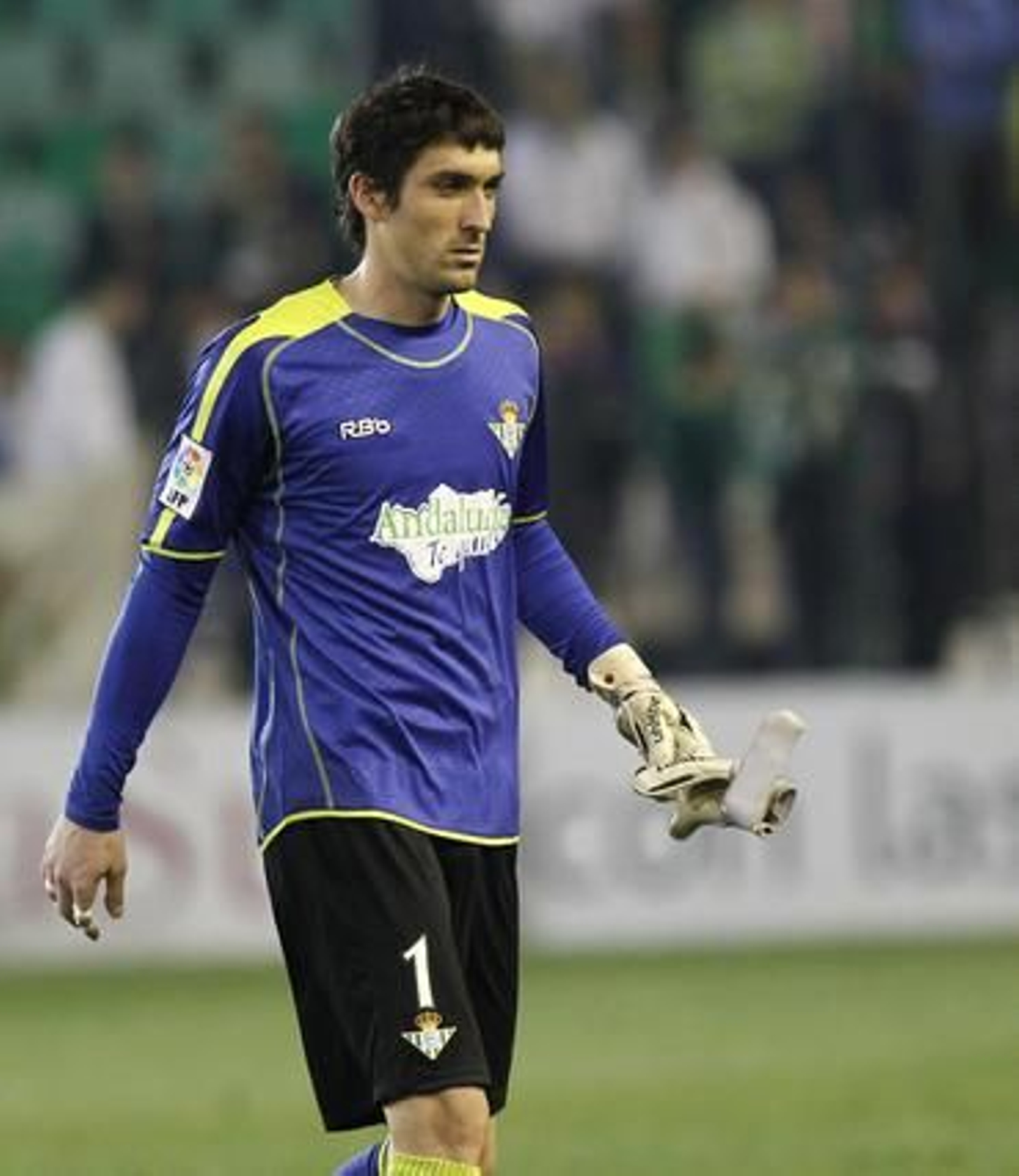 El Betis pierde en casa, con el Elche (1-4), su cuarto partido seguido. / Antonio Pizarro