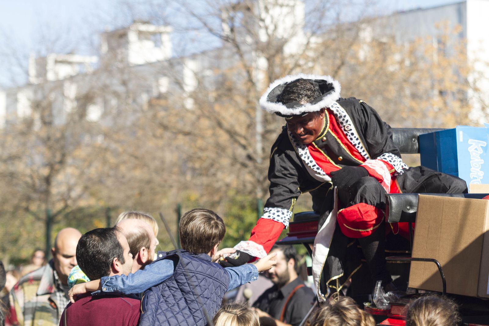 El Cartero Real recoge la ilusión de los niños de Los Bermejales