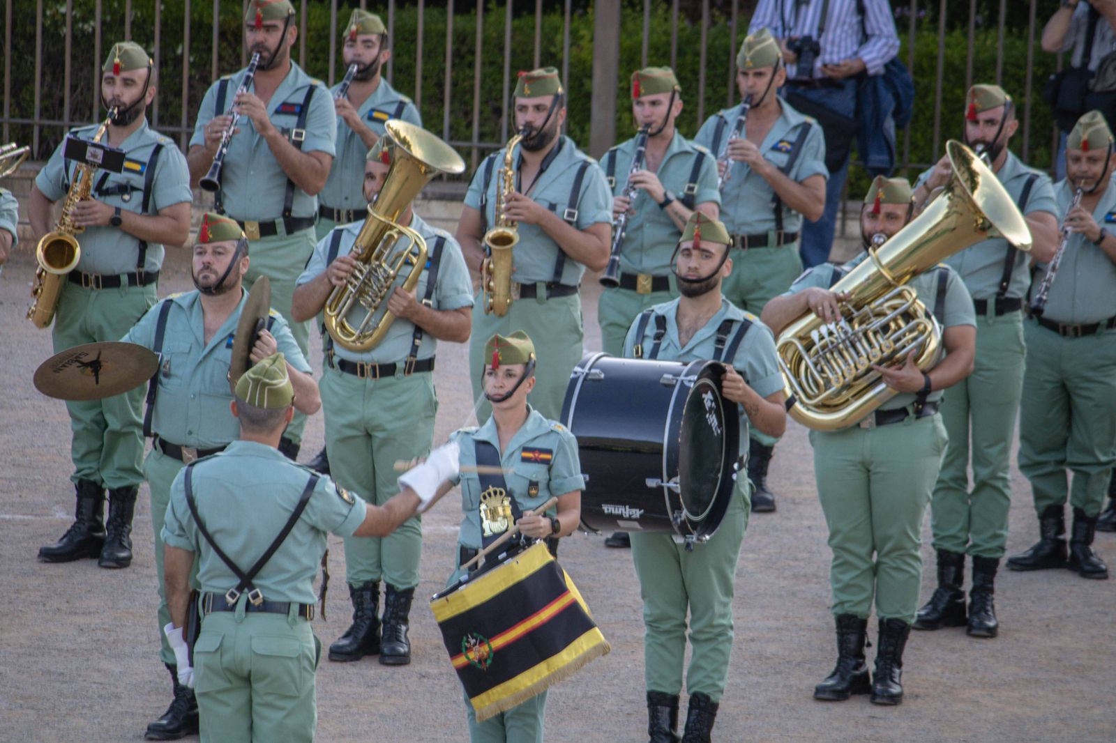 Las bandas de música se lucen antes del Día de las Fuerzas Armadas en Granada